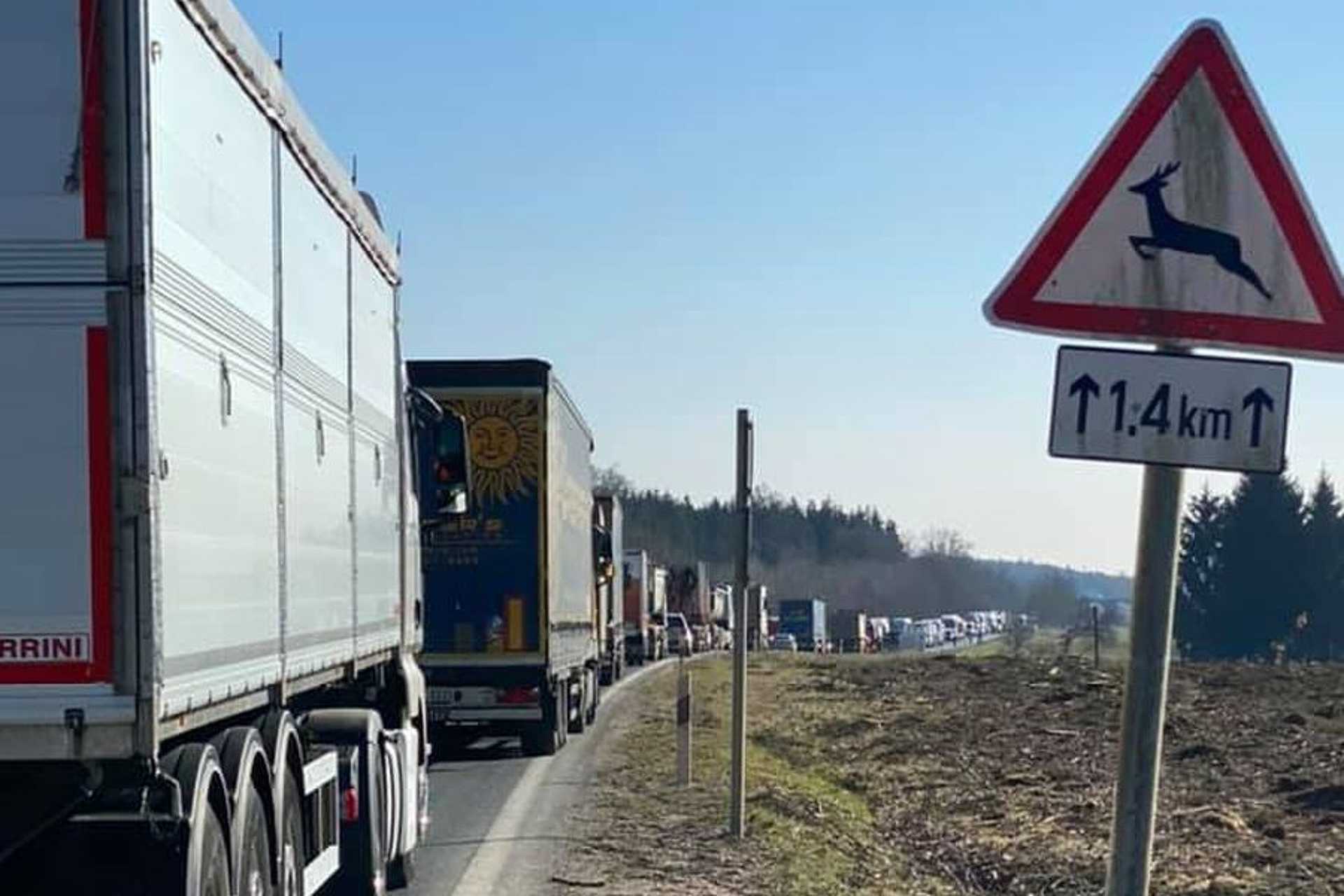Torlódás a 8-as főúton