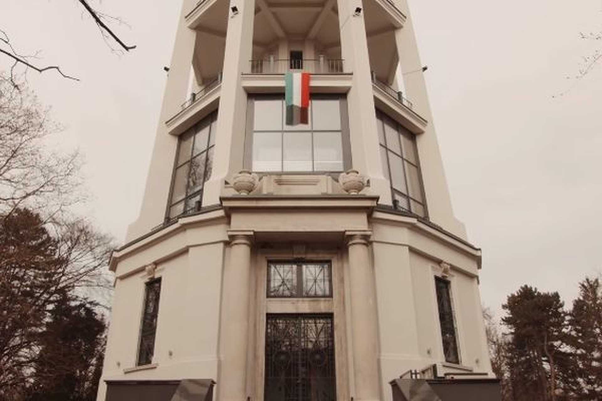 Víztorony, nemzeti zászló, március 15. 