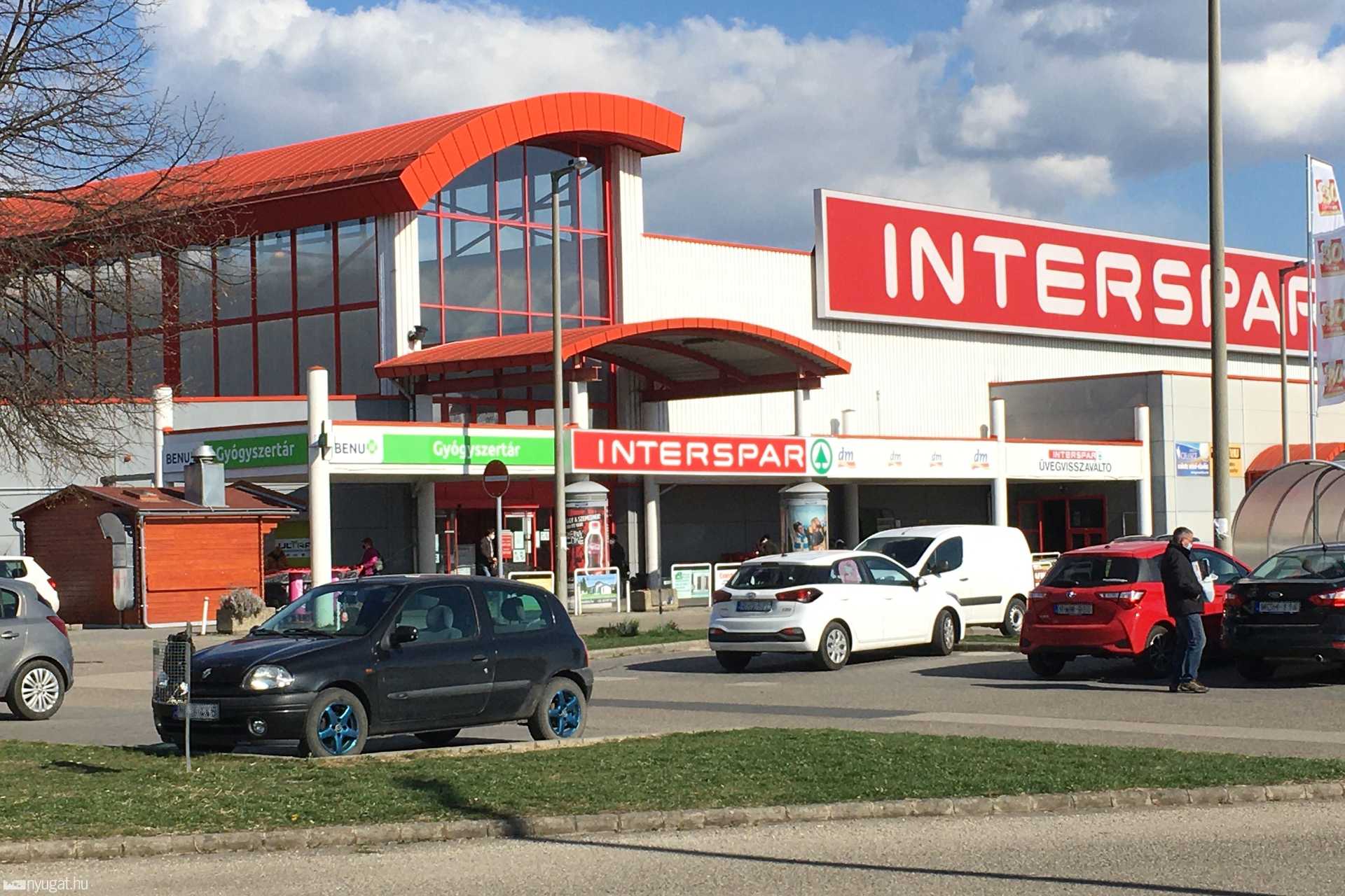 Nincsenek sorok az üzletek előtt