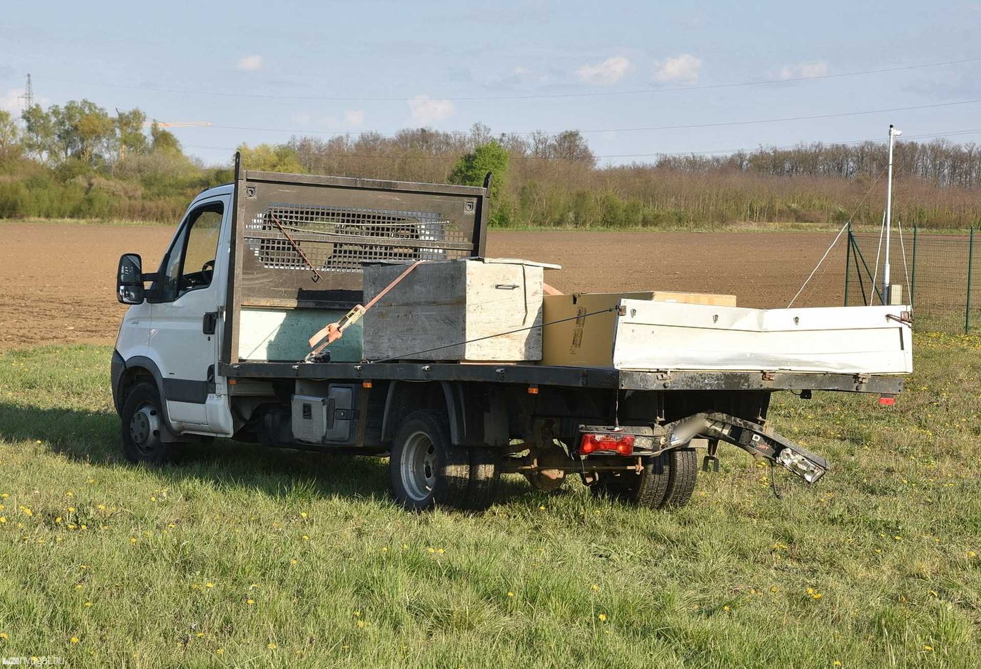 Iveco kisteherautó hátuljának ütközött egy Citroen áruszállító Vép közelében