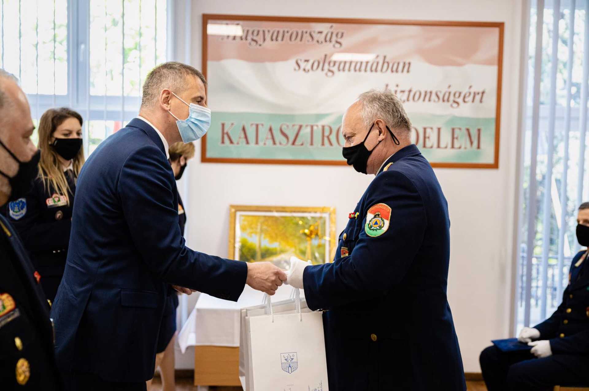 Tűzoltókat jutalmazott a város Szent Flórián napja alkalmából