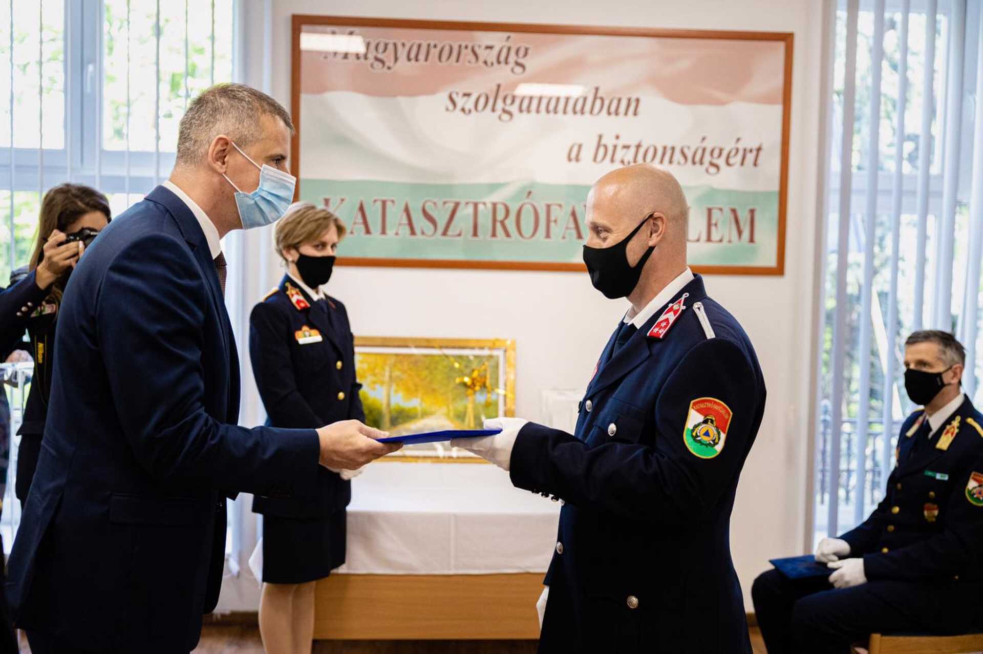 Tűzoltókat jutalmazott a város Szent Flórián napja alkalmából
