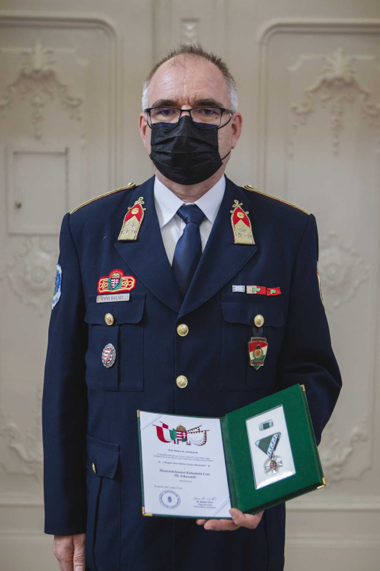Kitüntették Poór Balázs tűzoltó ezredest