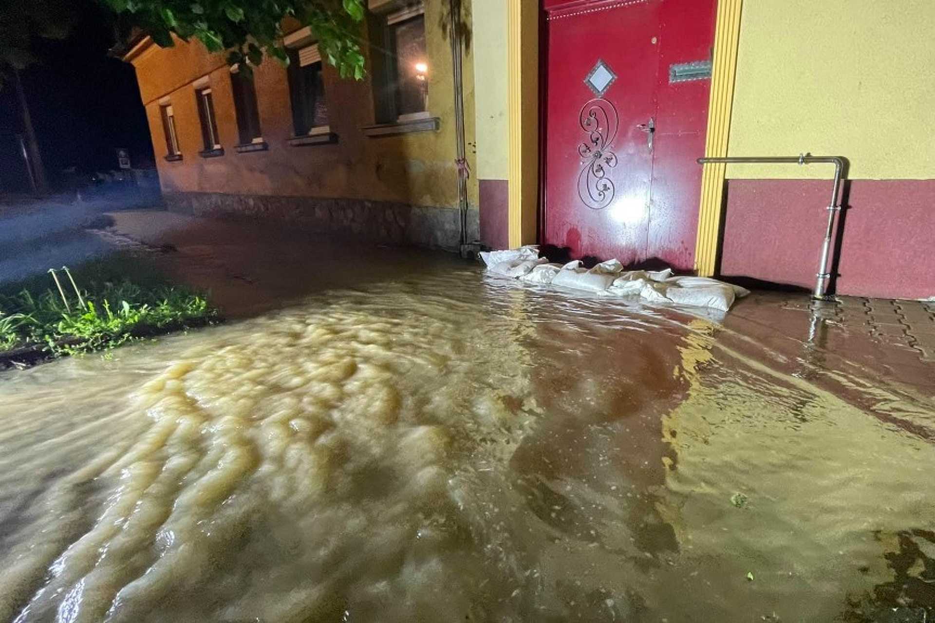 Víz árasztott el egy utcát Kőszegen