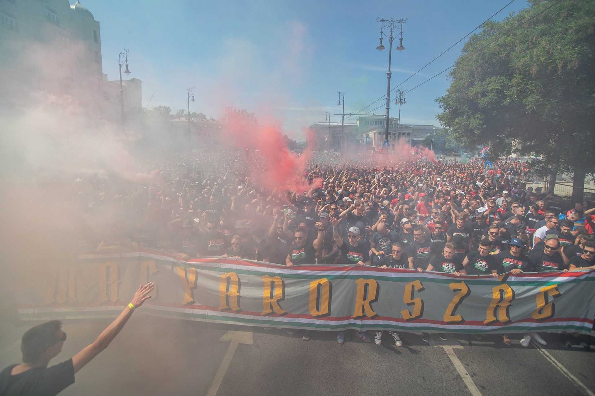 Így vonultak a magyar szurkolók a Puskás Arénához