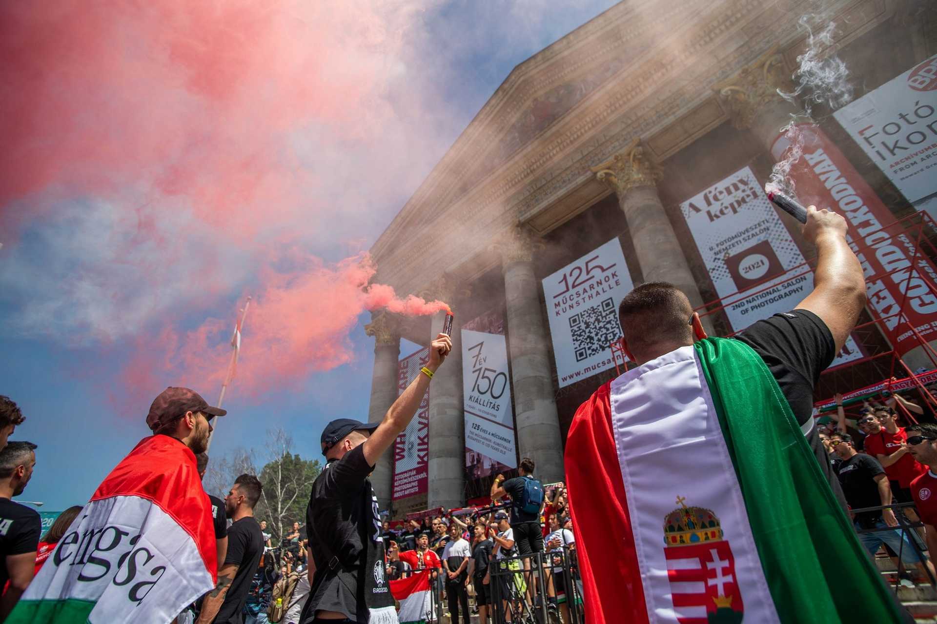 Így vonultak a magyar szurkolók a Puskás Arénához