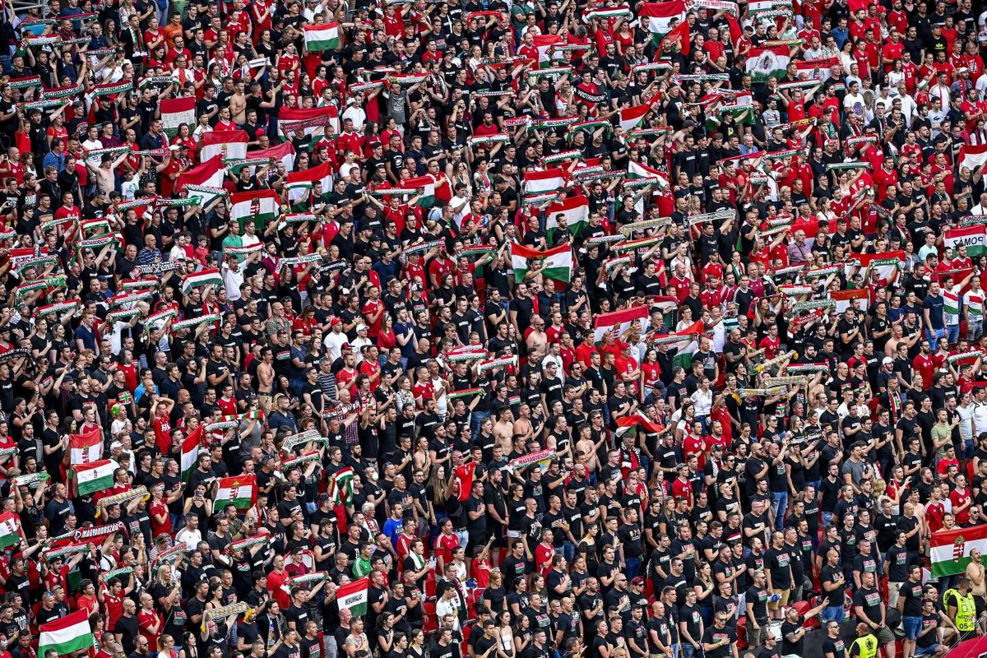 2021. június 15. Magyar szurkolók a Magyarország - Portugália mérkőzés végén a Puskás Arénában 2021. június 15-én. A magyar válogatott 3-0-ra kikapott a címvédő portugál csapattól.