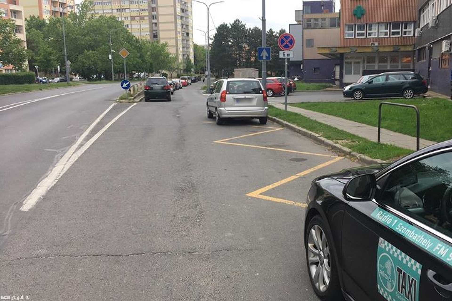 Szabálytalan és kreatív parkolások Szombathelyen: inkognitó taxik 