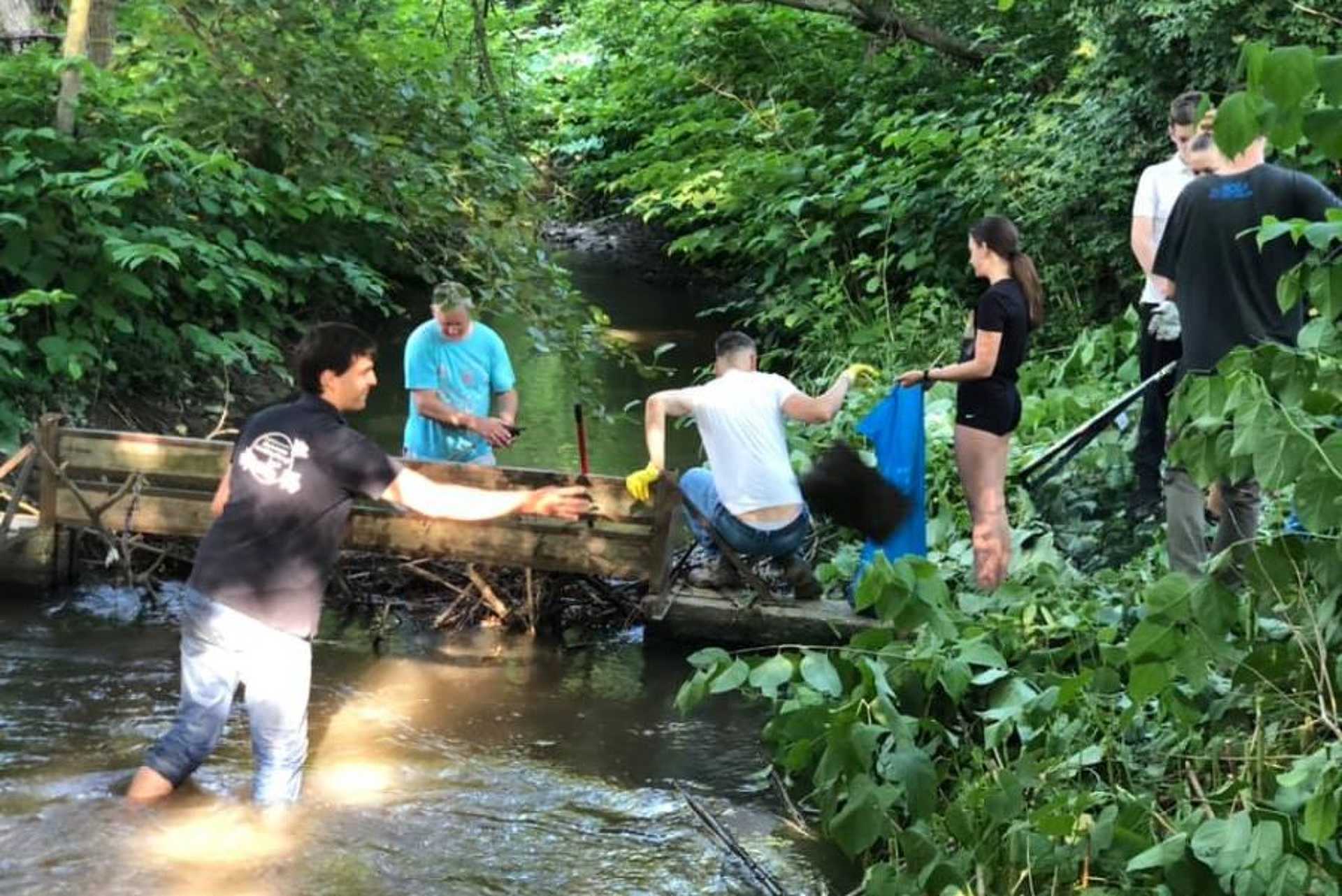 Önkéntesek tisztították meg a Gyöngyös-patakot