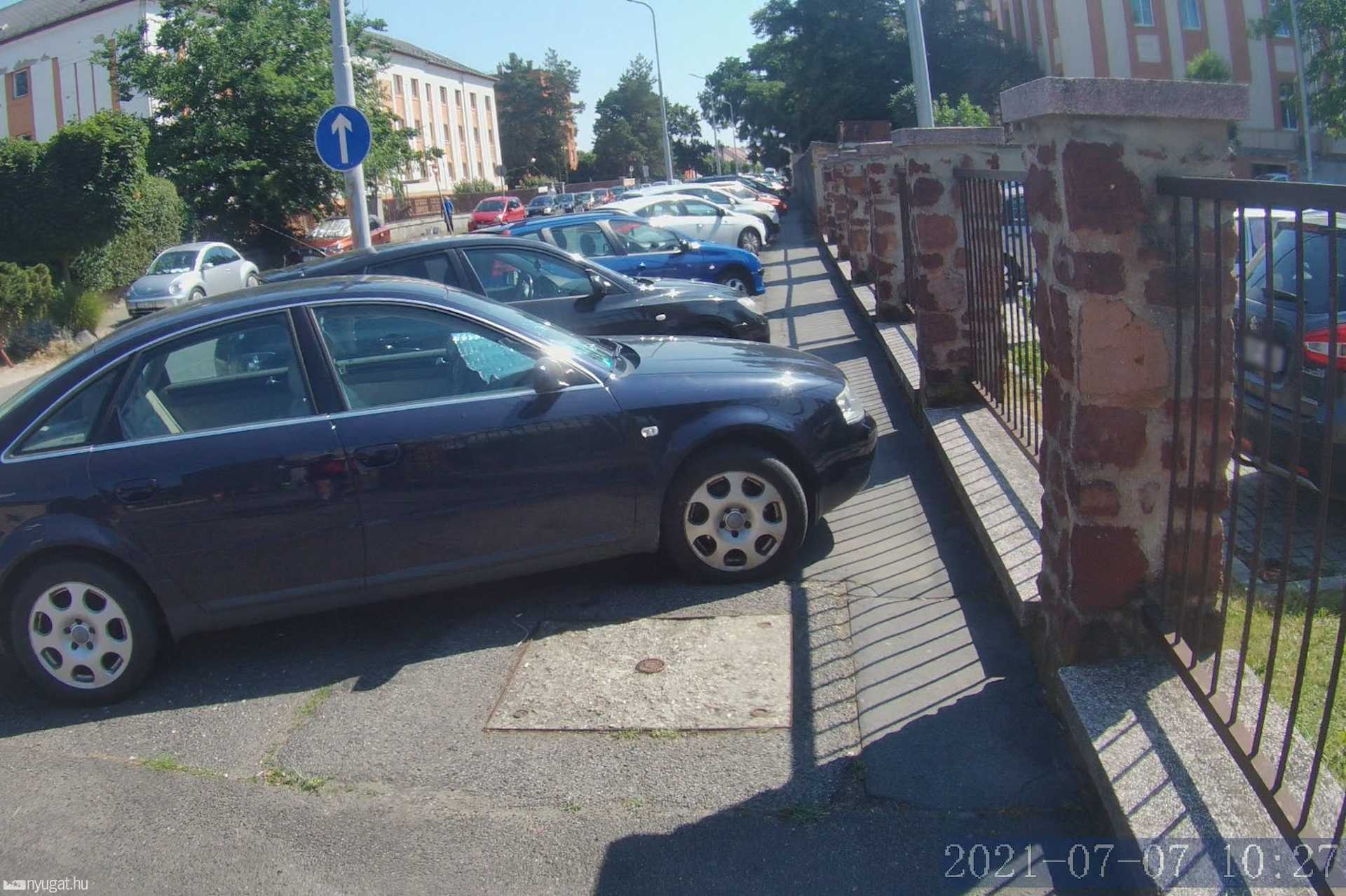 Szabálytalan és kreatív parkolások Szombathelyen - Rendőrség, Deák Ferenc utca