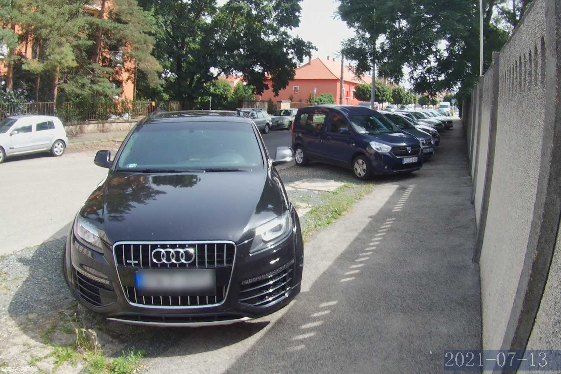 Szabálytalan és kreatív parkolások Szombathelyen - Rendőrség, Deák Ferenc utca