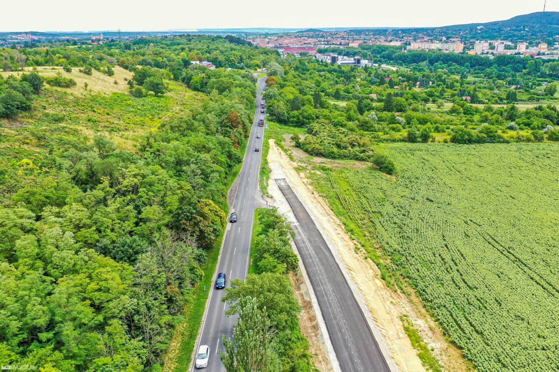 A magasból látszik az útépítés, és az is, milyen szép Sopron és milyen jó helyen van.