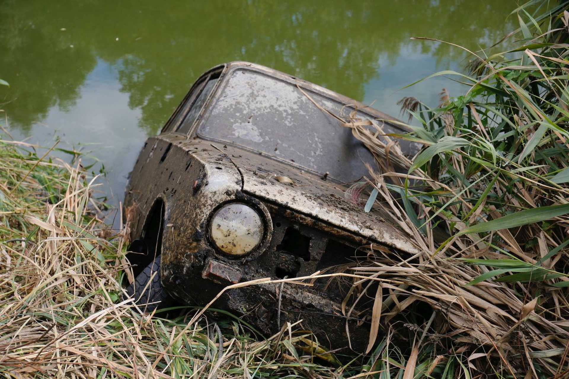 20 éve ellopott Lada a Zala folyóban
