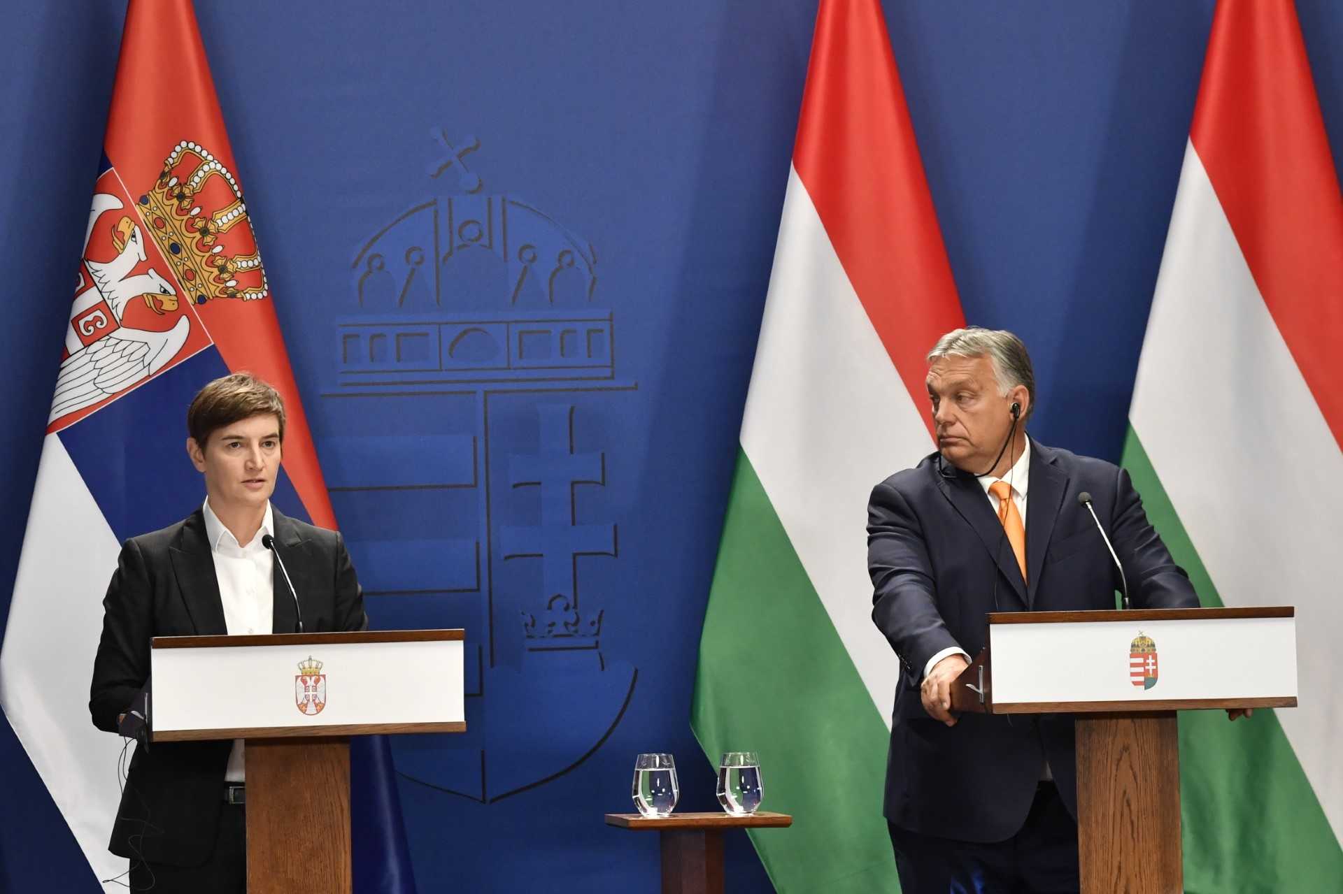 Orbán Viktor miniszterelnök az Ana Brnabic szerb kormányfővel tartott sajtótájékoztatón Budapesten, a Karmelita kolostorban 2021. szeptember 8-án.