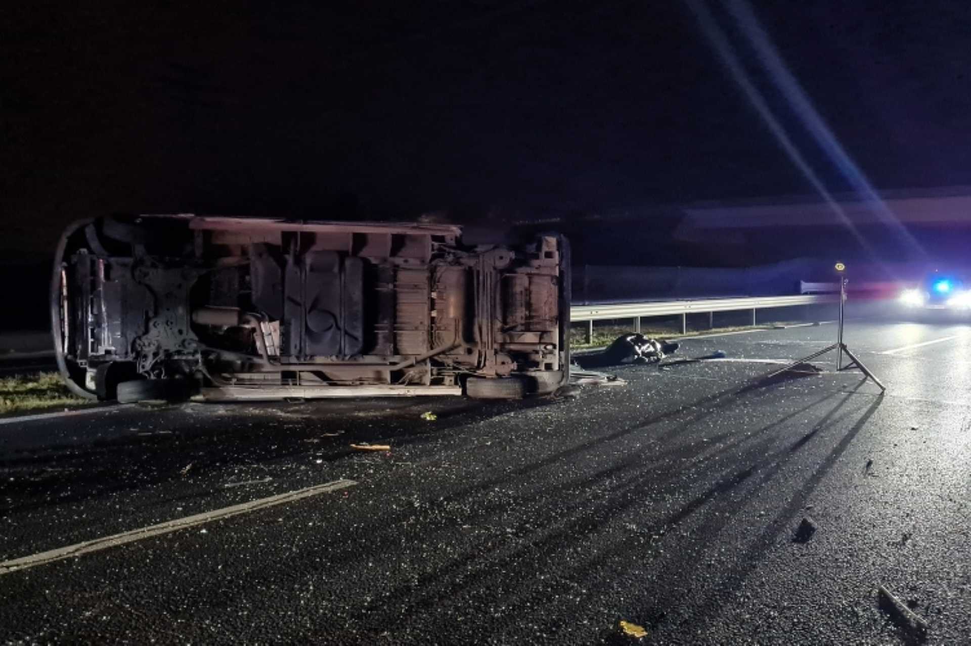 Ketten meghaltak, hatan megsérültek az M6-os autópályán történt balesetben