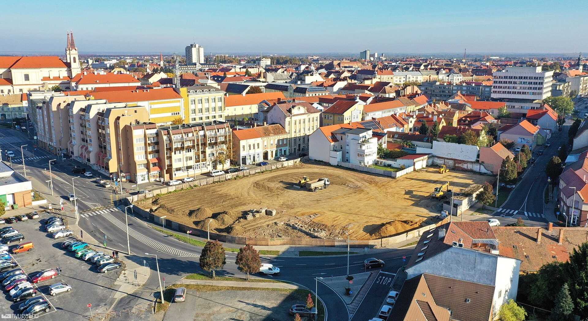 Épül a parkoló a Magellán Center helyén