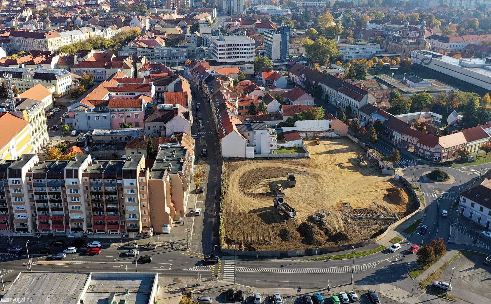 Épül a parkoló a Magellán Center helyén