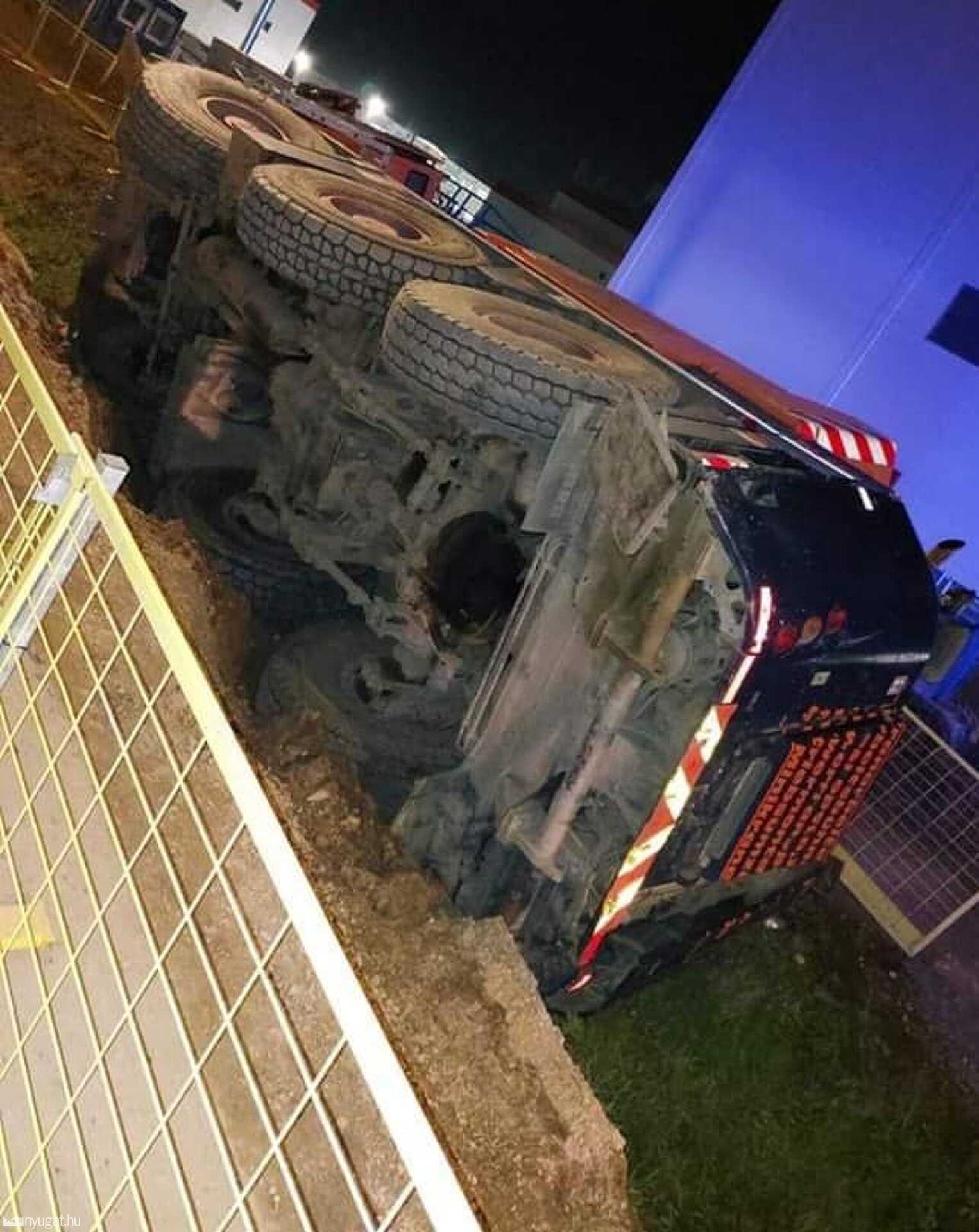 Daru borult az árokba Bükön