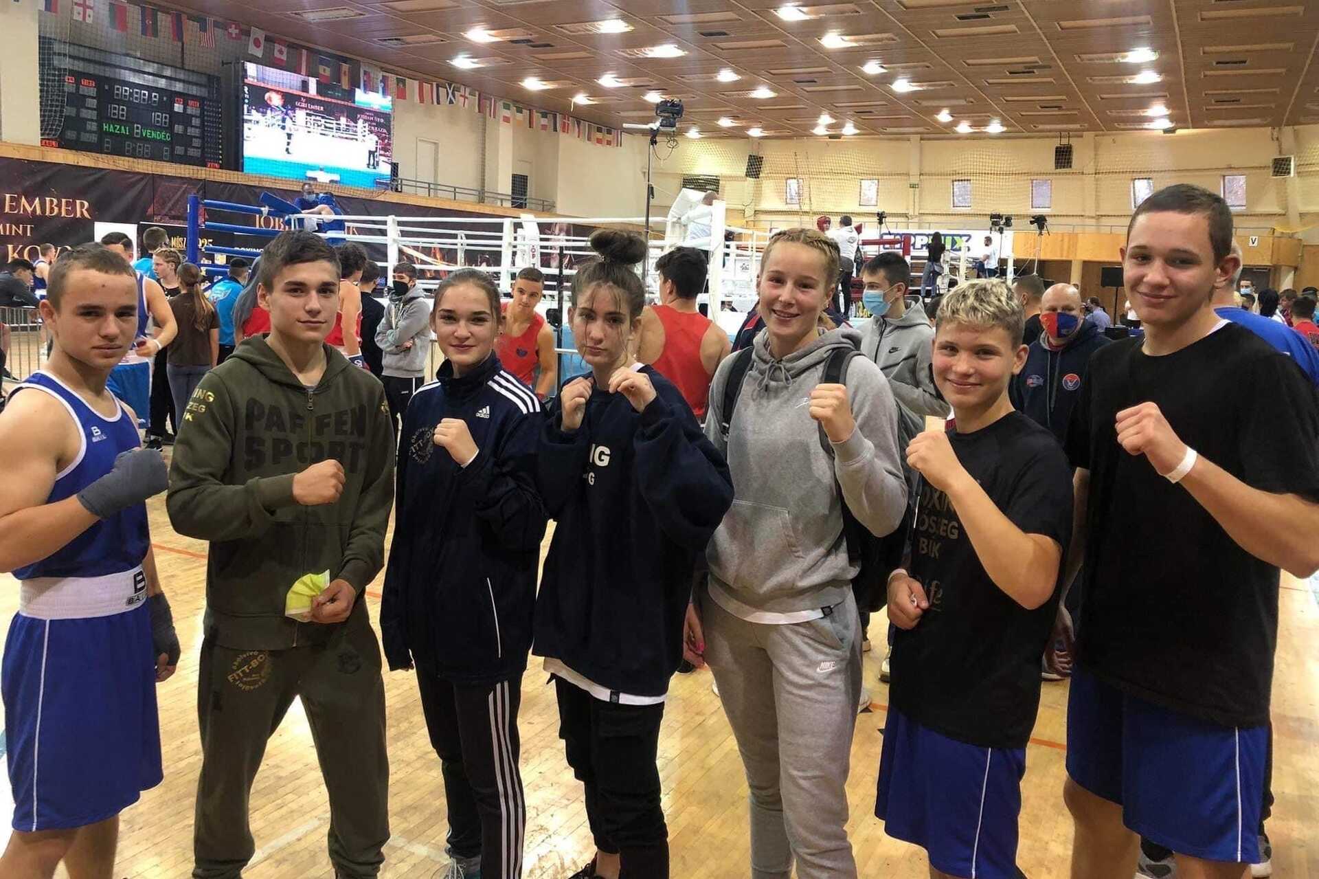 Három érmet szereztek a Fitt-boxos bunyósok Egerben