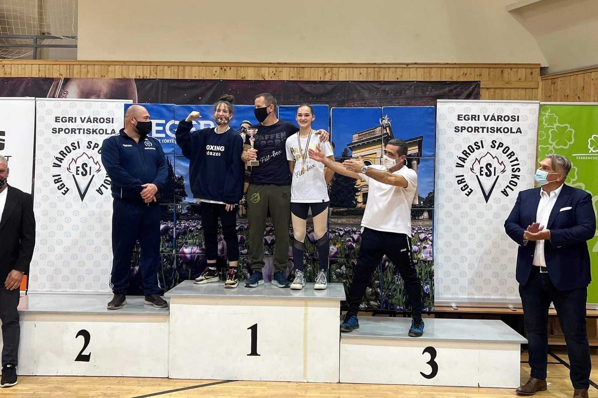 Három érmet szereztek a Fitt-boxos bunyósok Egerben