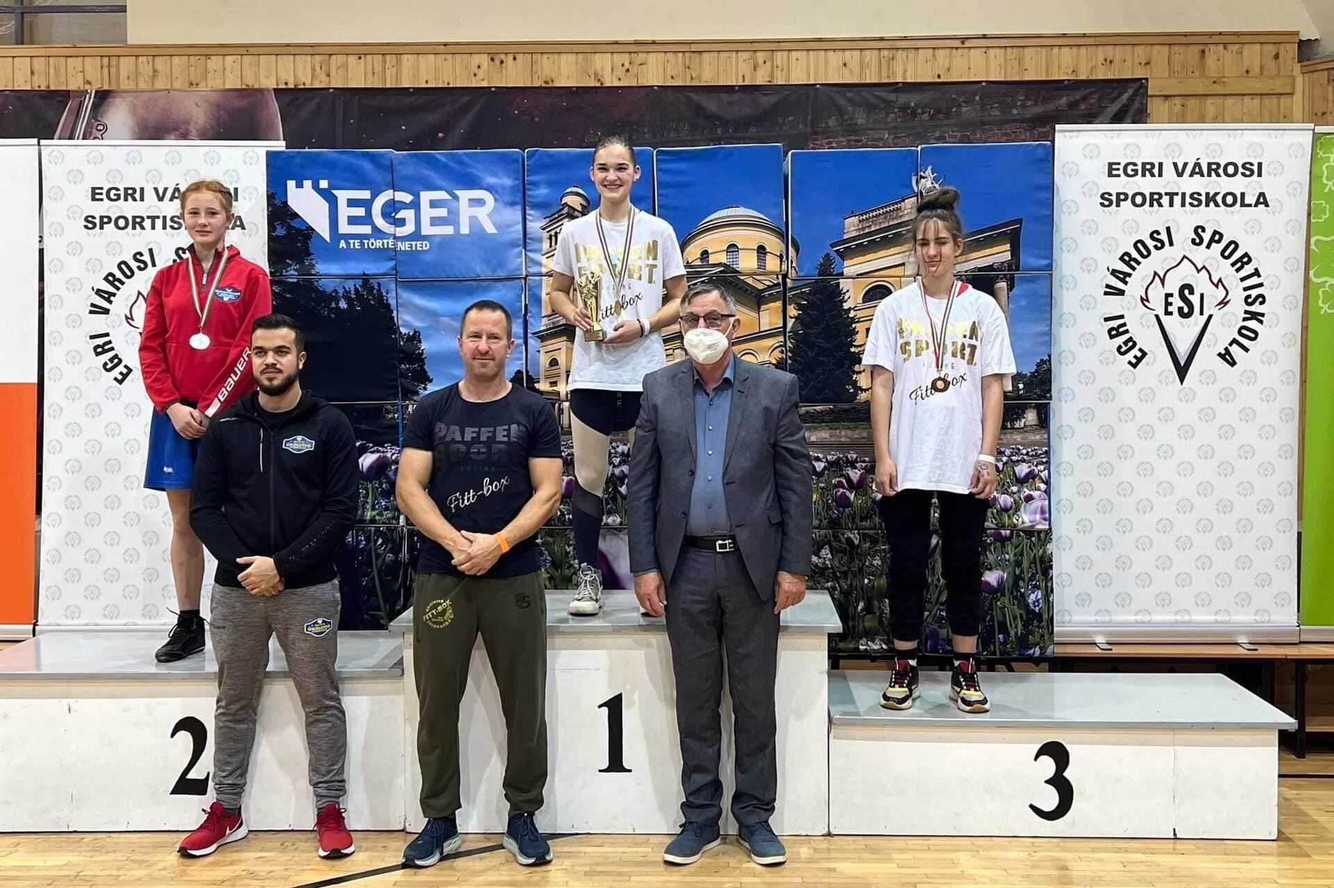 Három érmet szereztek a Fitt-boxos bunyósok Egerben