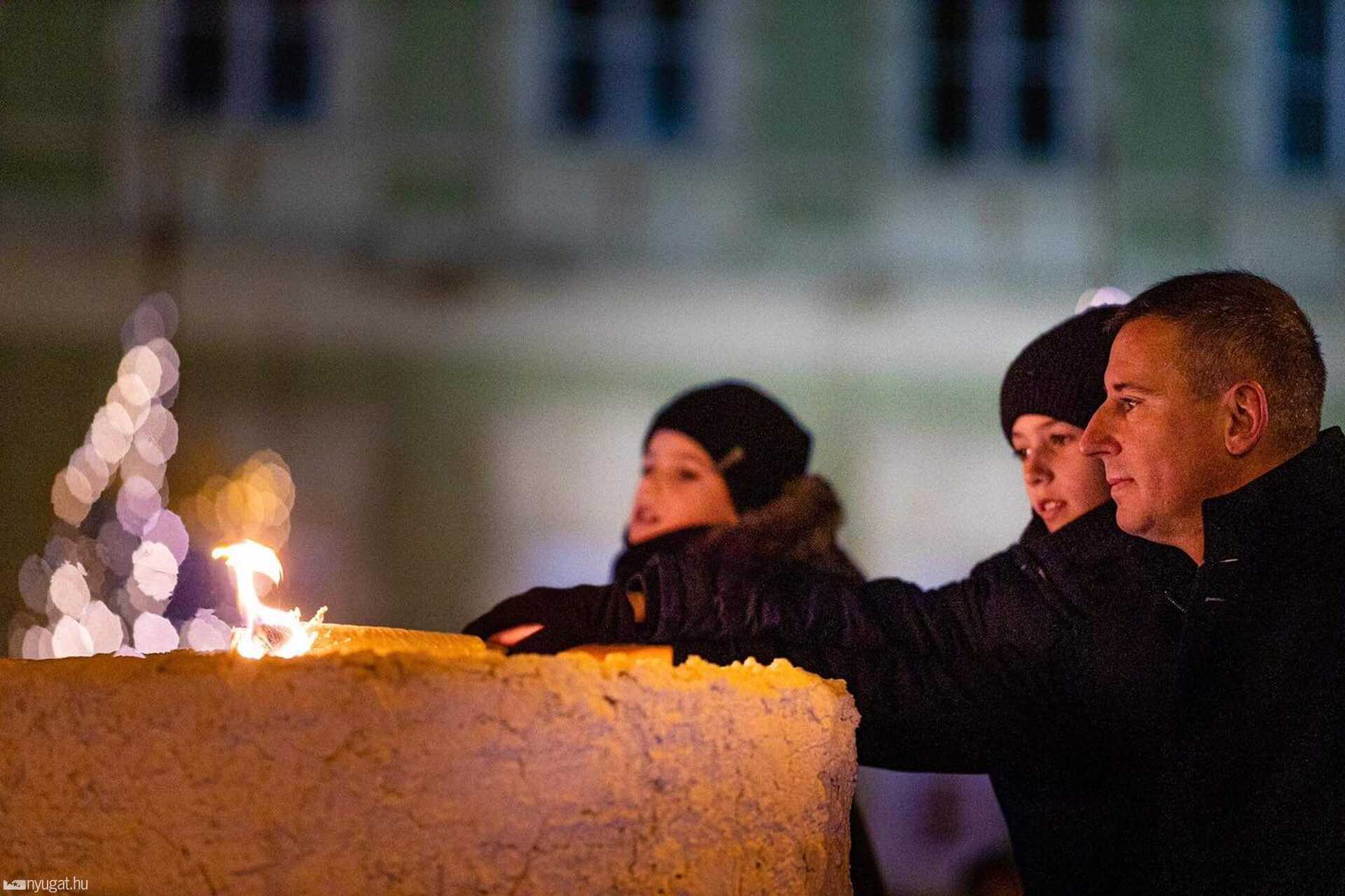 Szombathely, adventi koszorú, első gyertya