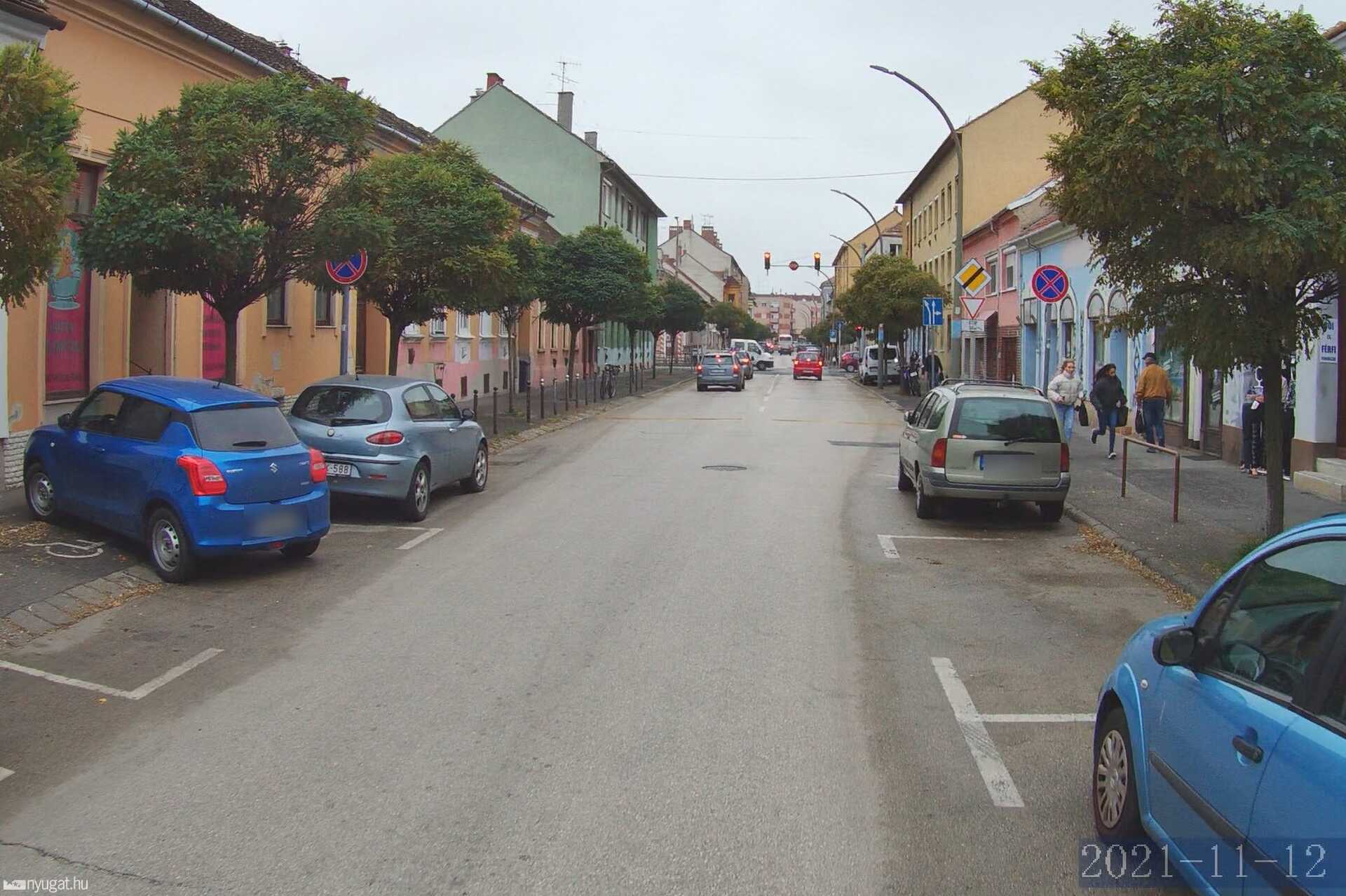 Szabálytalan és kreatív parkolások Szombathelyen: járdafoglalások profiktól