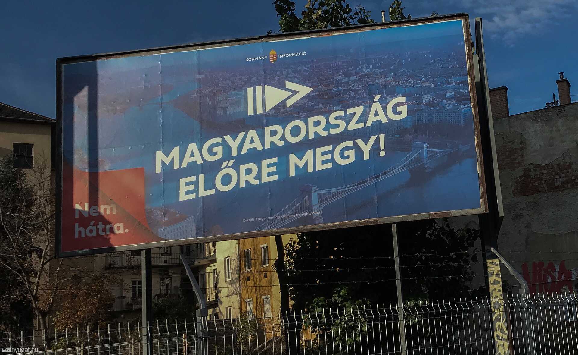 Magyarország előre megy - plakát