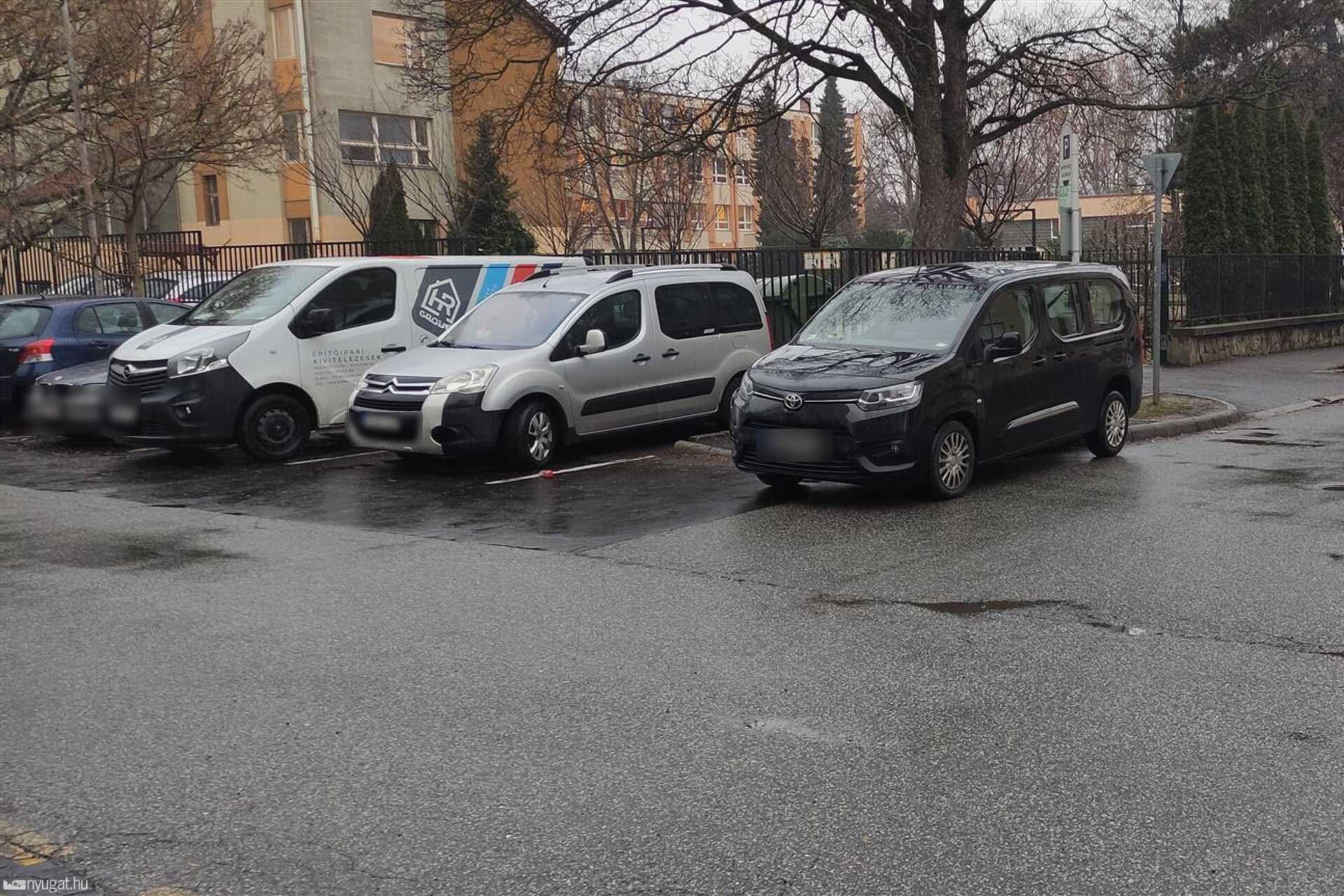 Szabálytalan és kreatív parkolások Szombathelyen: Szabálytalan és kreatív parkolások Szombathelyen: a leleményesség határtalan