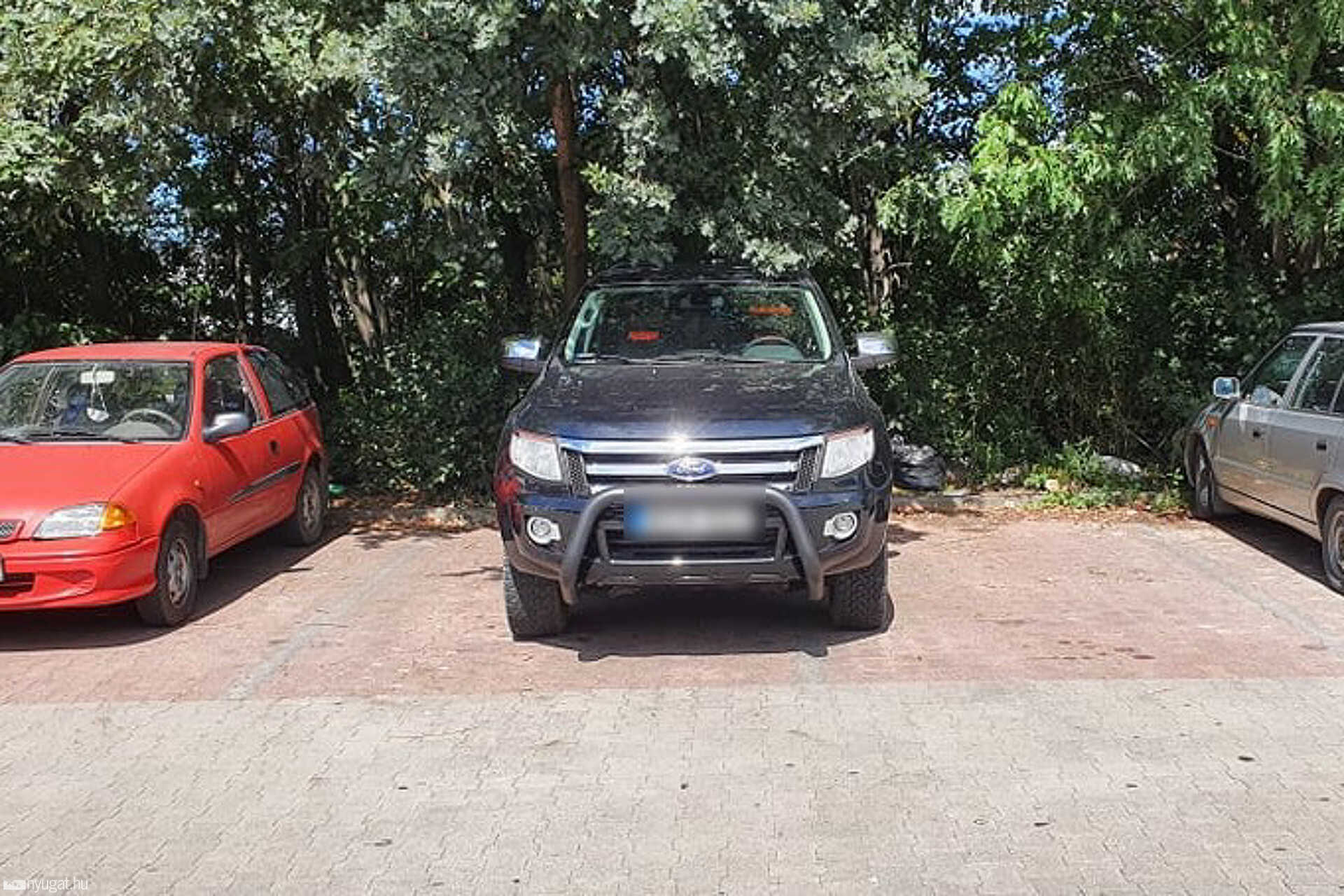 Szabálytalan és kreatív parkolások Szombathelyen