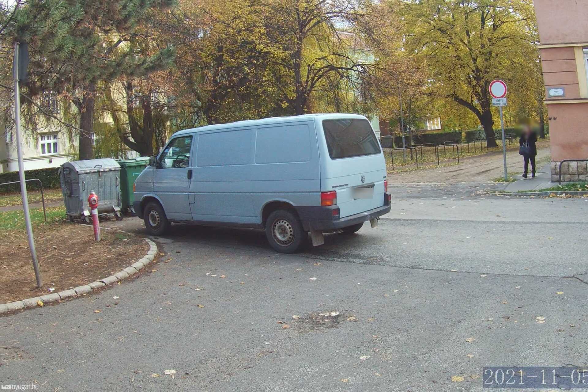 Szabálytalan és kreatív parkolások Szombathelyen
