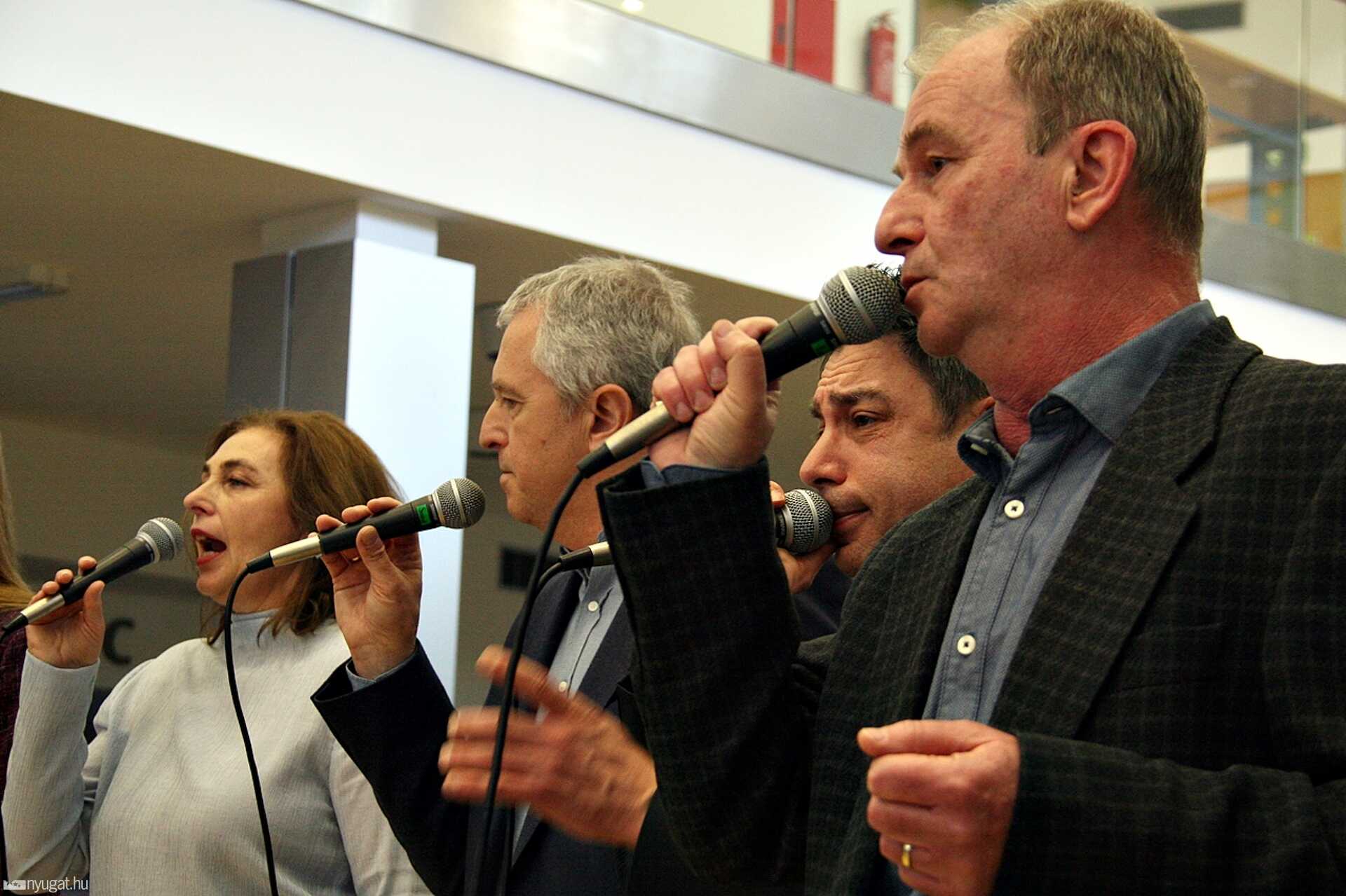 Tér-zene, General Harmony Singers