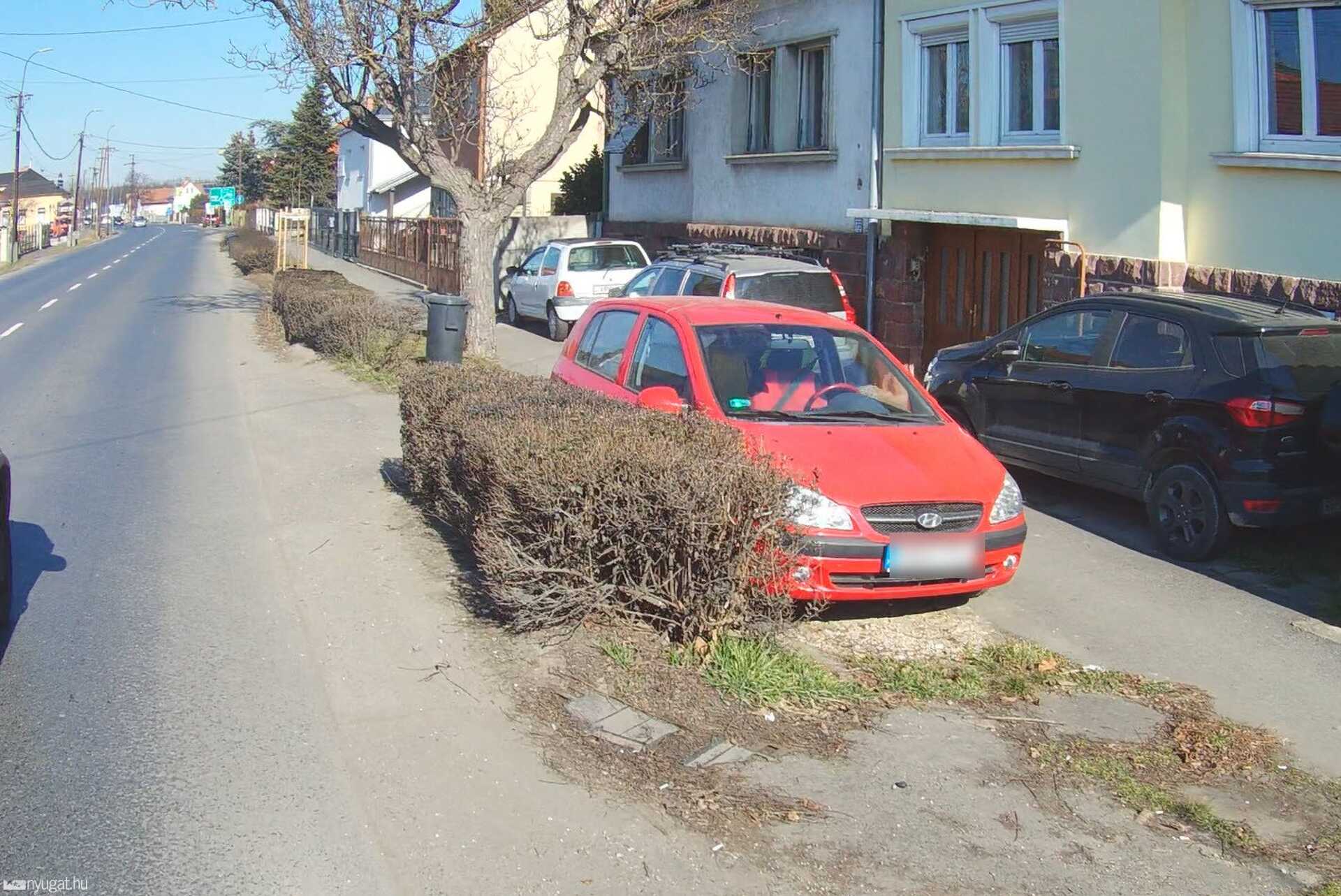 Szabálytalan és kreatív parkolások Szombathelyen