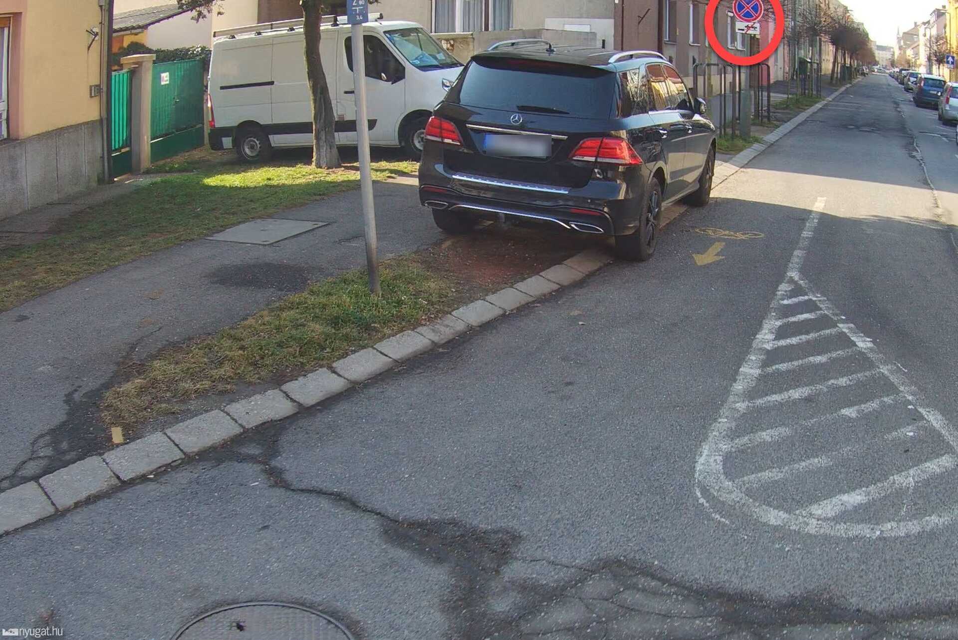 Szabálytalan és kreatív parkolások Szombathelyen