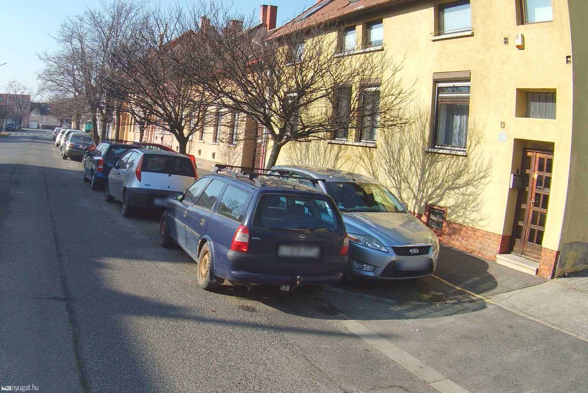 Szabálytalan és kreatív parkolások Szombathelyen