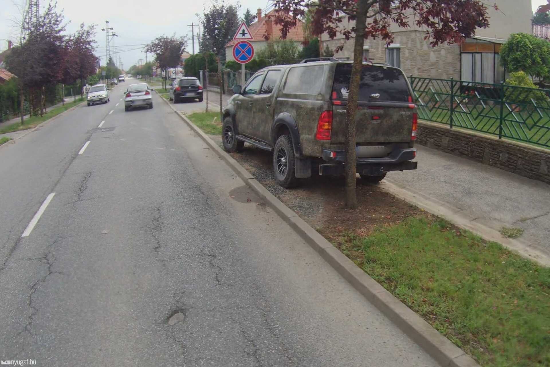 Szabálytalan és kreatív parkolások Szombathelyen