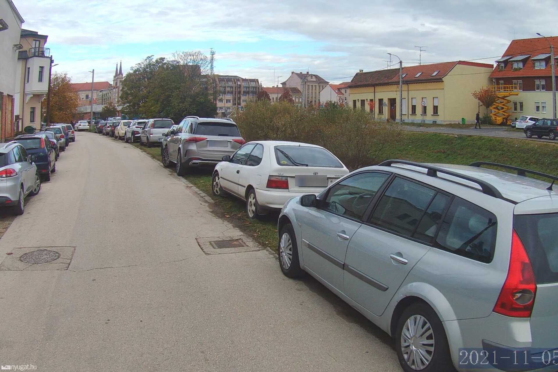 Szabálytalan és kreatív parkolások Szombathelyen