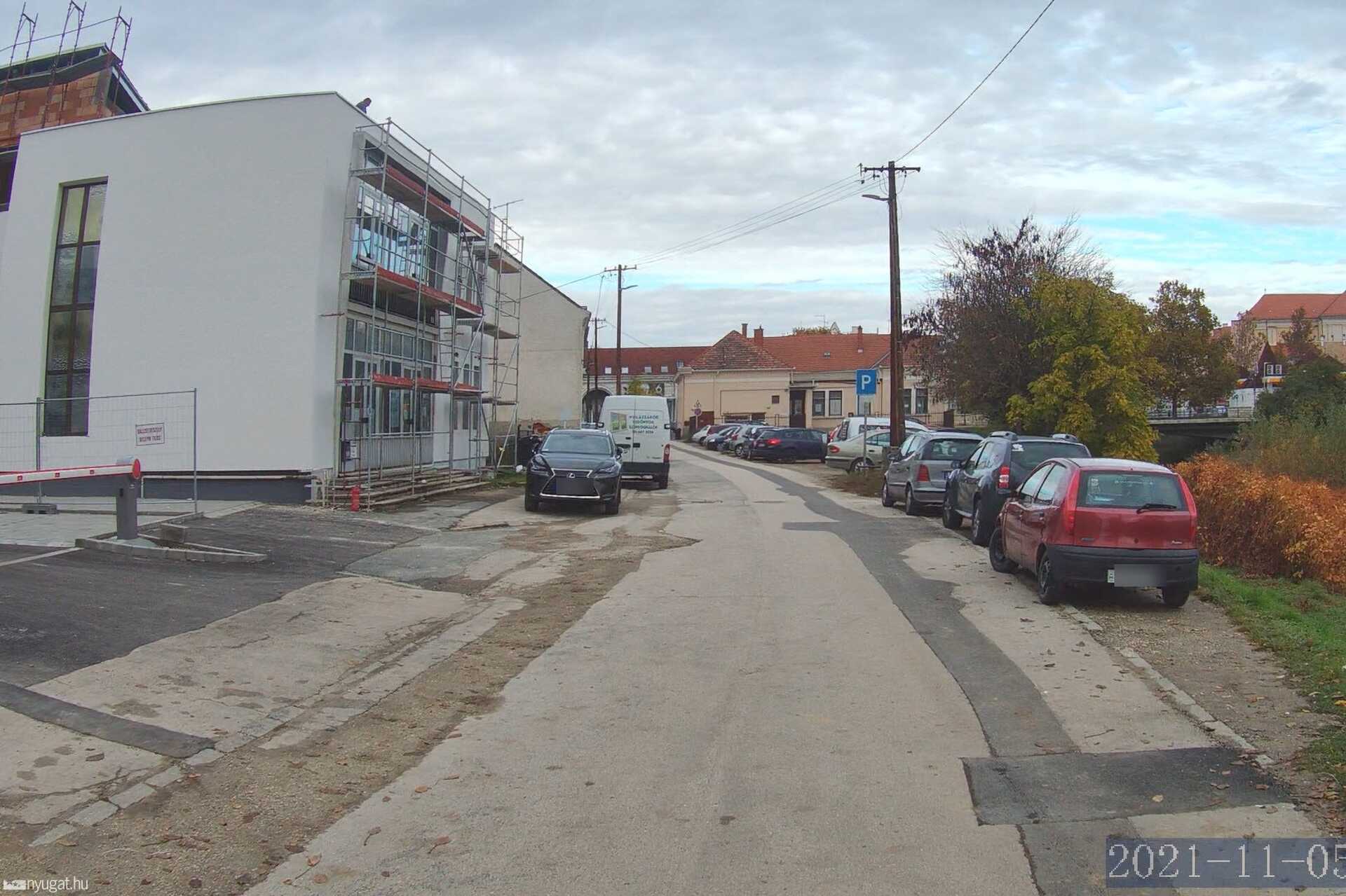 Szabálytalan és kreatív parkolások Szombathelyen