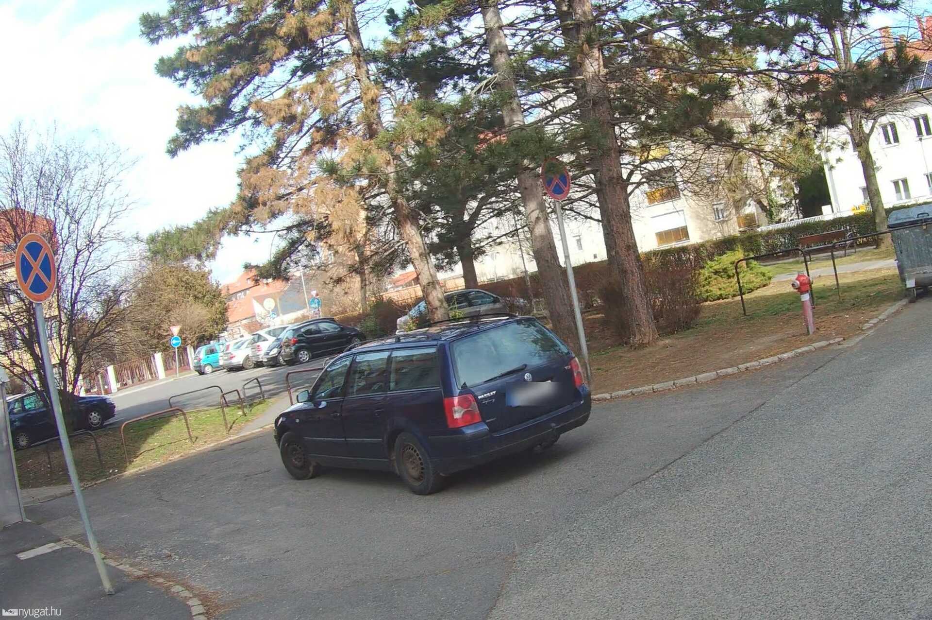 Szabálytalan és kreatív parkolások Szombathelyen