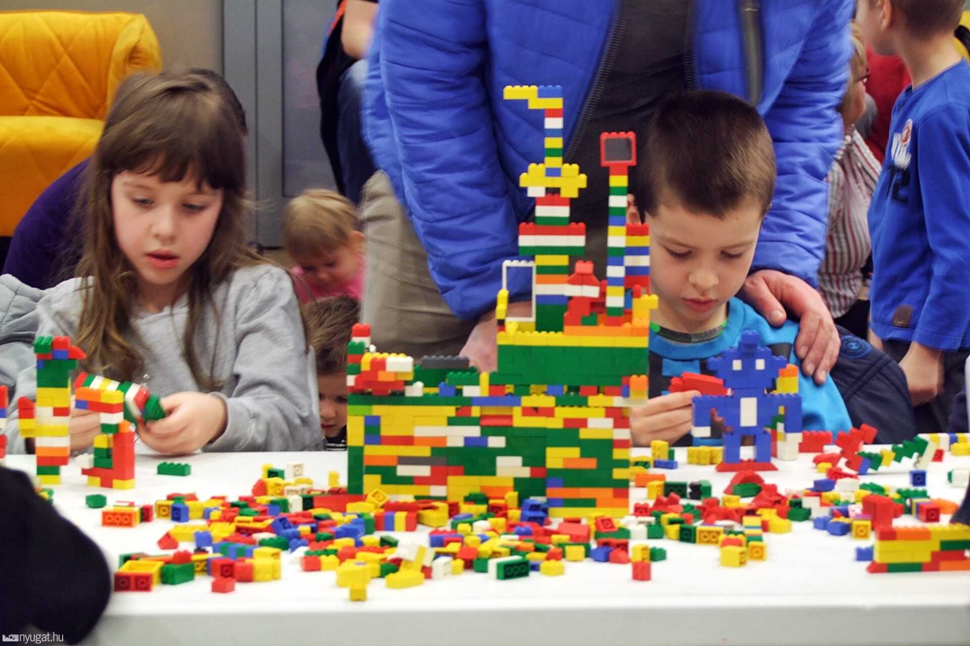 Kockanapok, Lego építmények kiállítása az Agora MSH-ban   