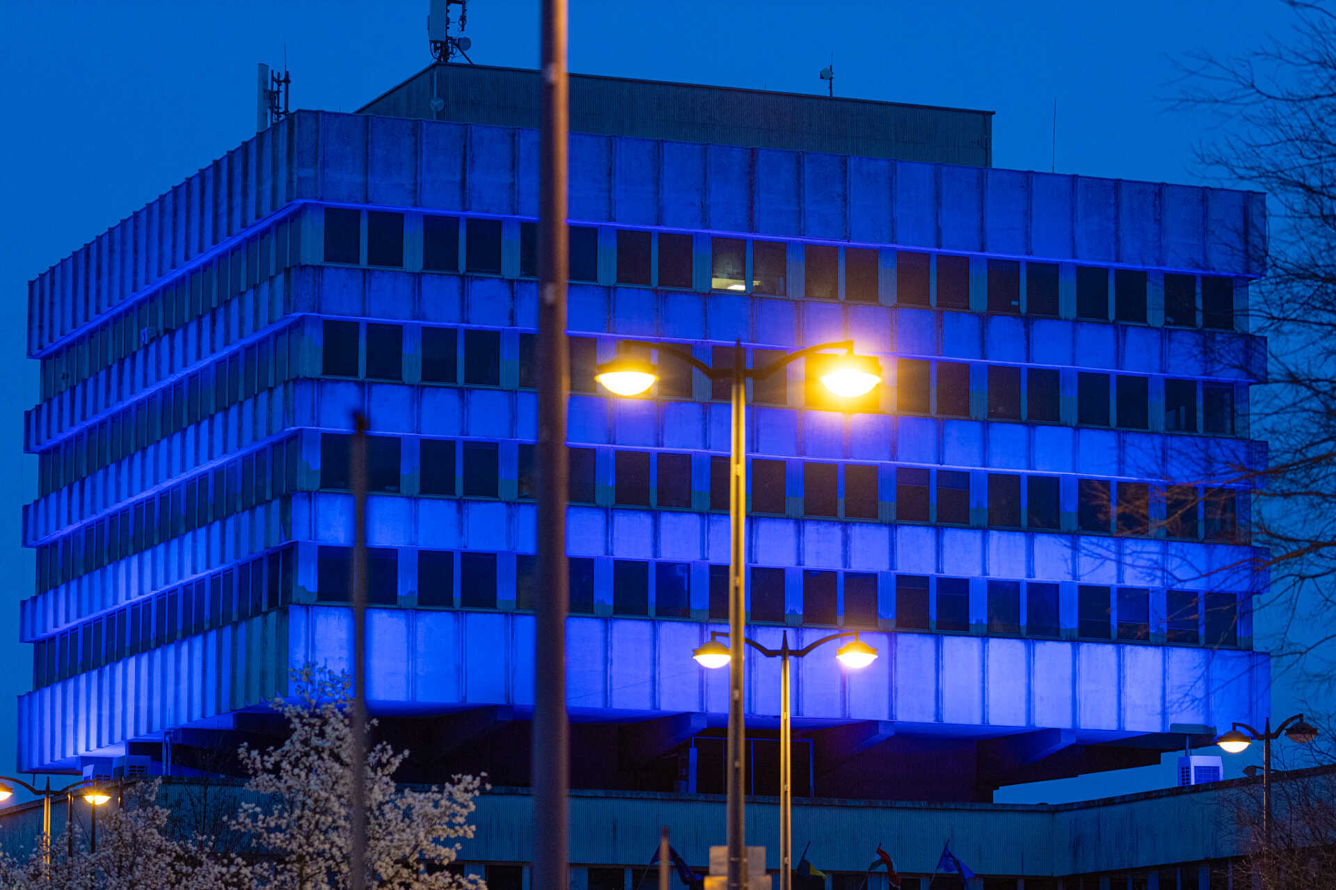 Kék lett a szombathelyi városháza az Autizmus Világnapján