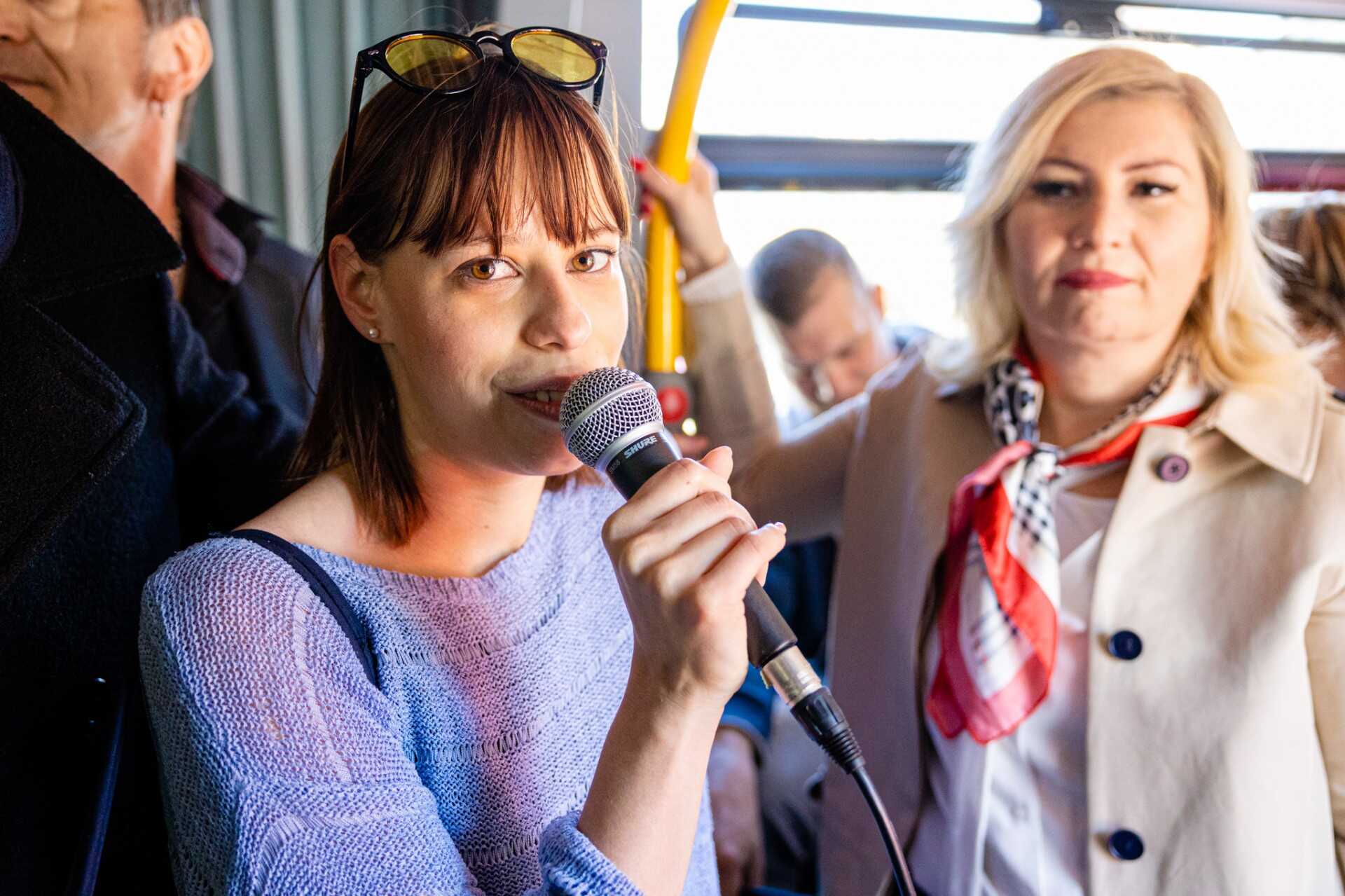 Lírajárat a költészet napján