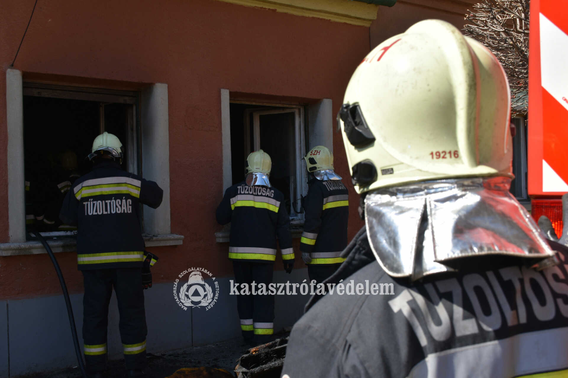 Kigyulladt egy lakás Szombathelyen, madárpókokat mentettek a tűzoltók