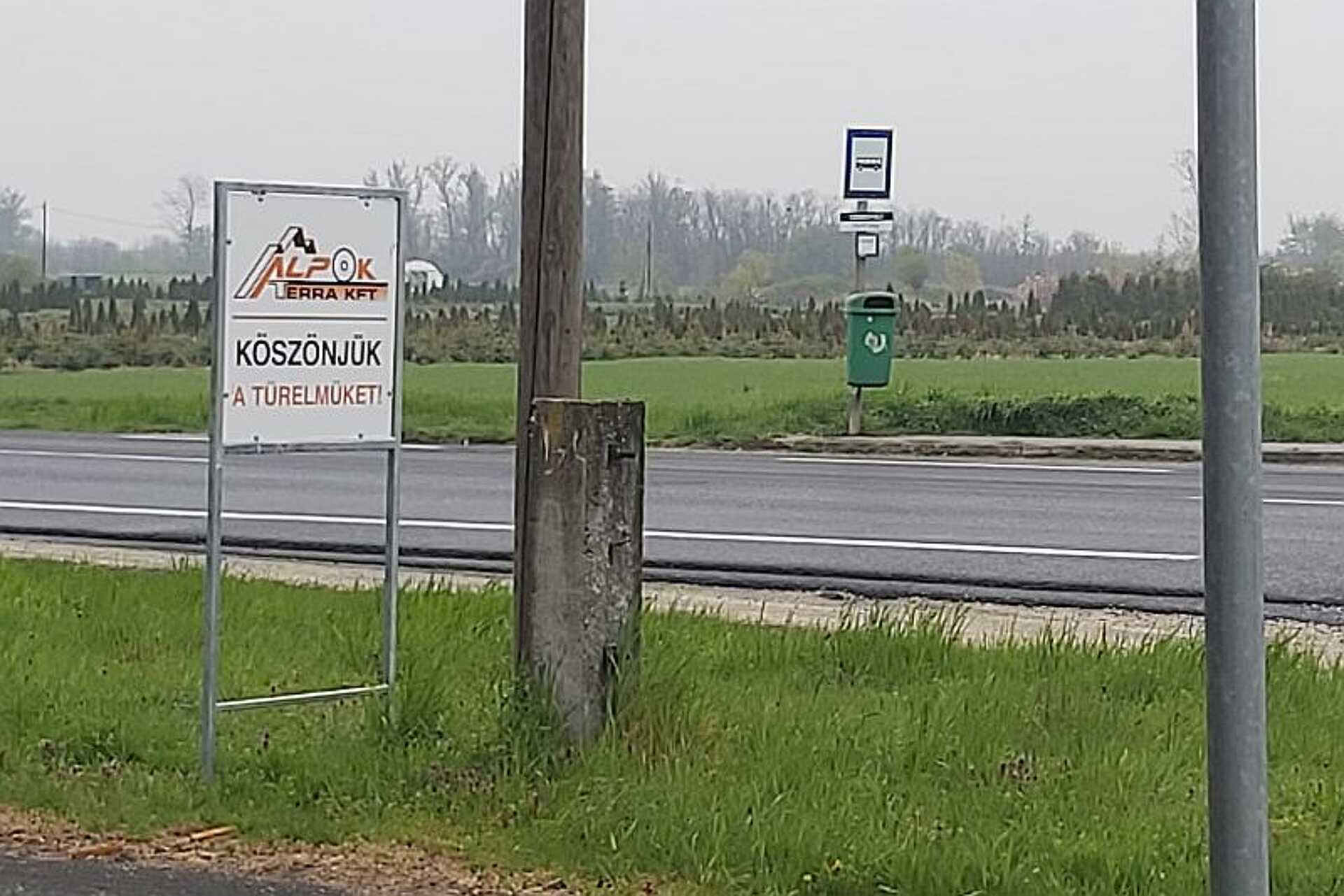 A tábla még megvan, igaz, kicsit odébb tették.