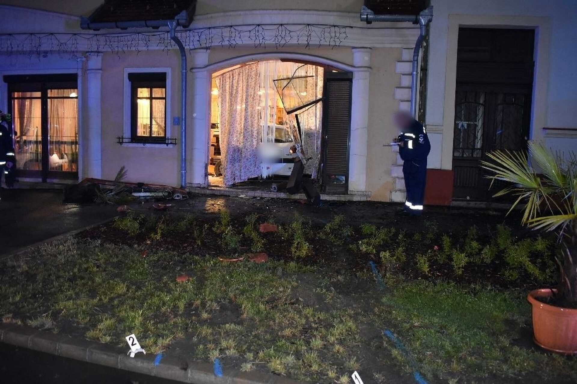 Étterembe hajtott egy ittas autós Zalaegerszegen