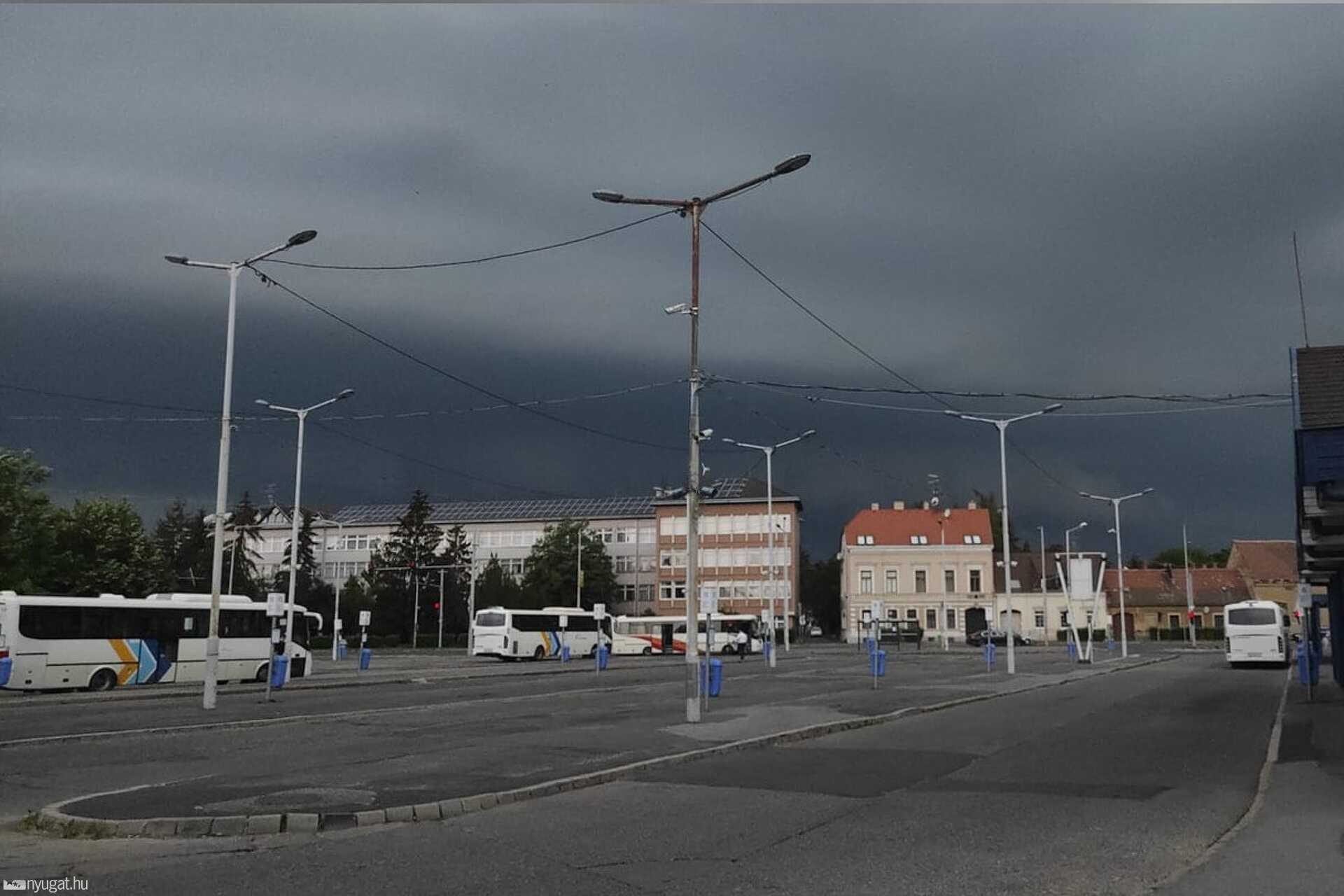 Vihar Szombathelyen az Ady tér felett