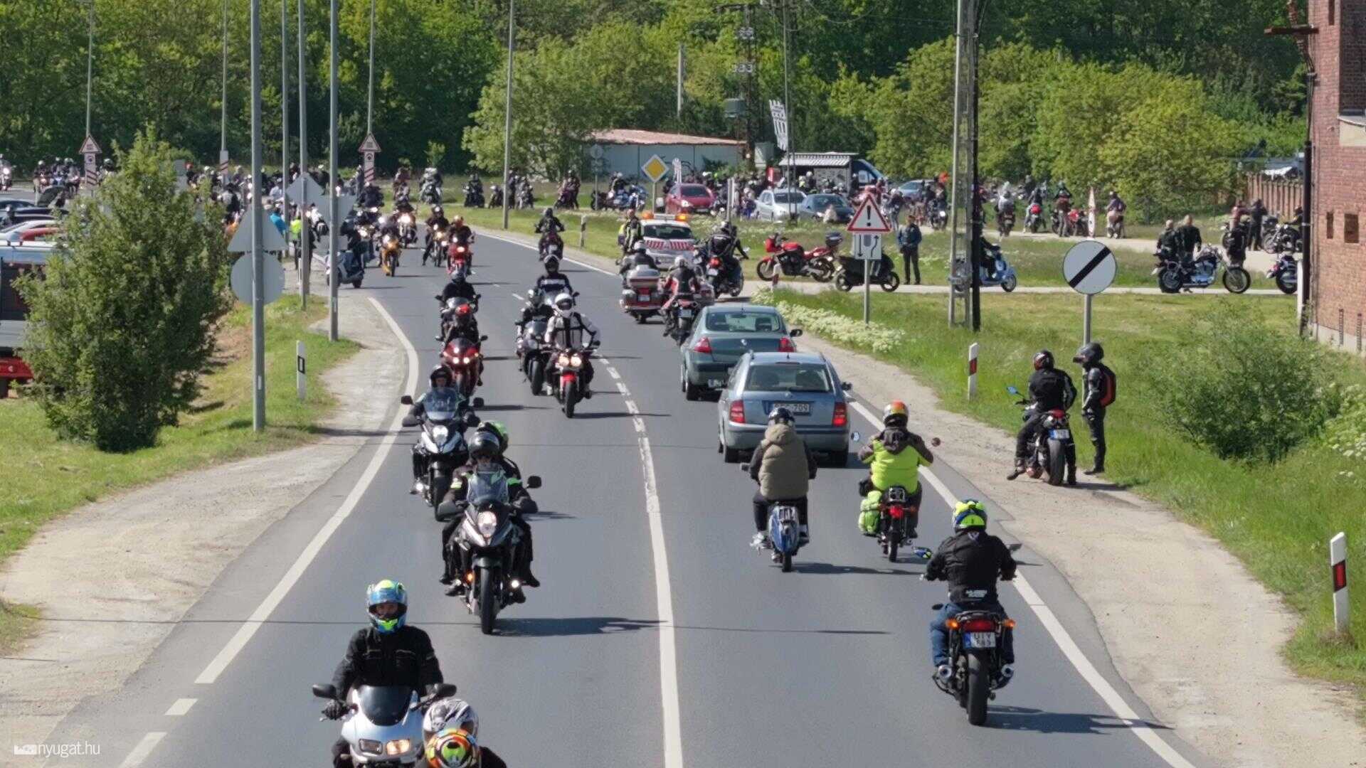 Elindult a motoros szezon - 360 motor gördült ki a szezonnyitó felvonulásra Szombathelyen (videó)