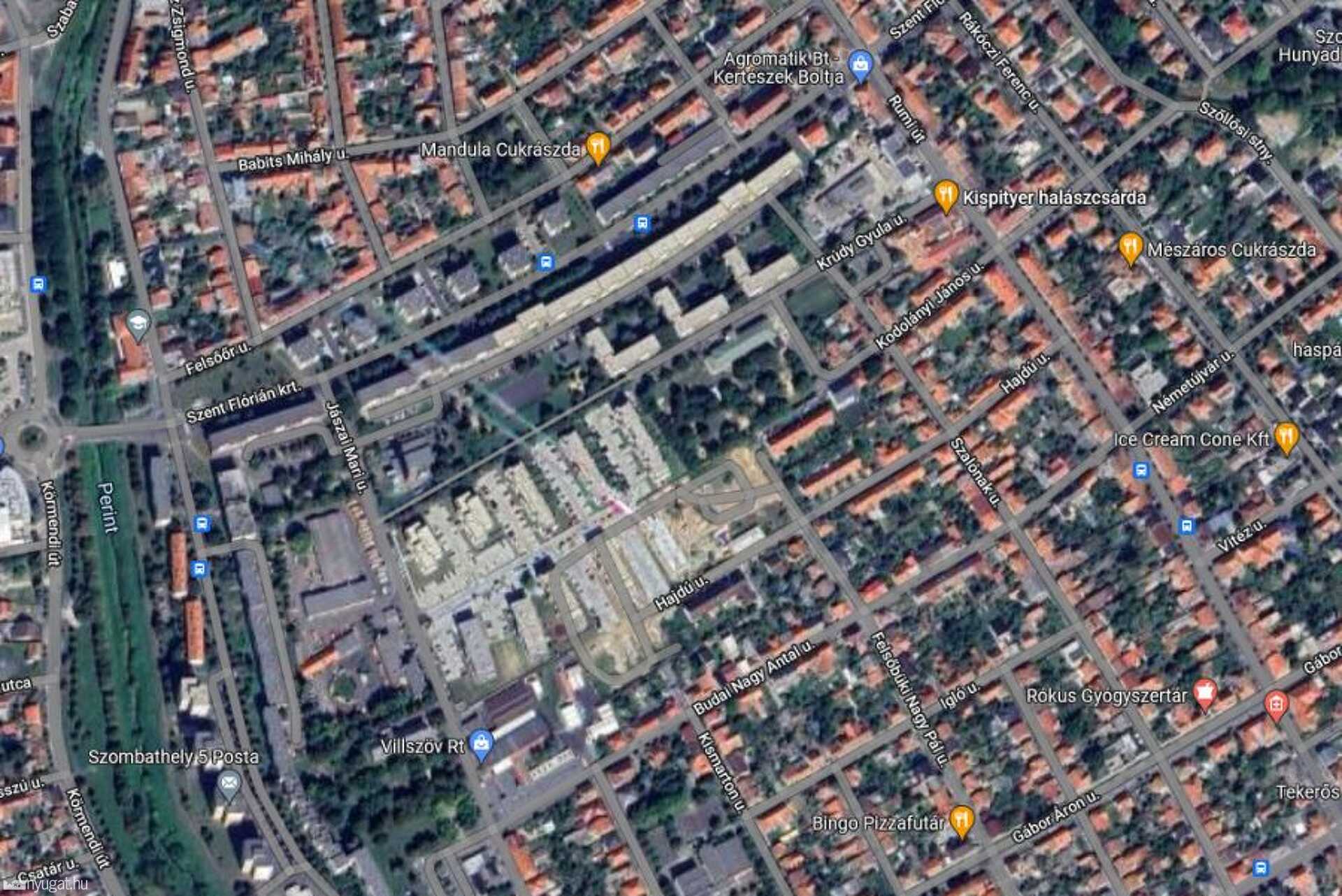 Repülőgép a Krúdy Gyula utca felett