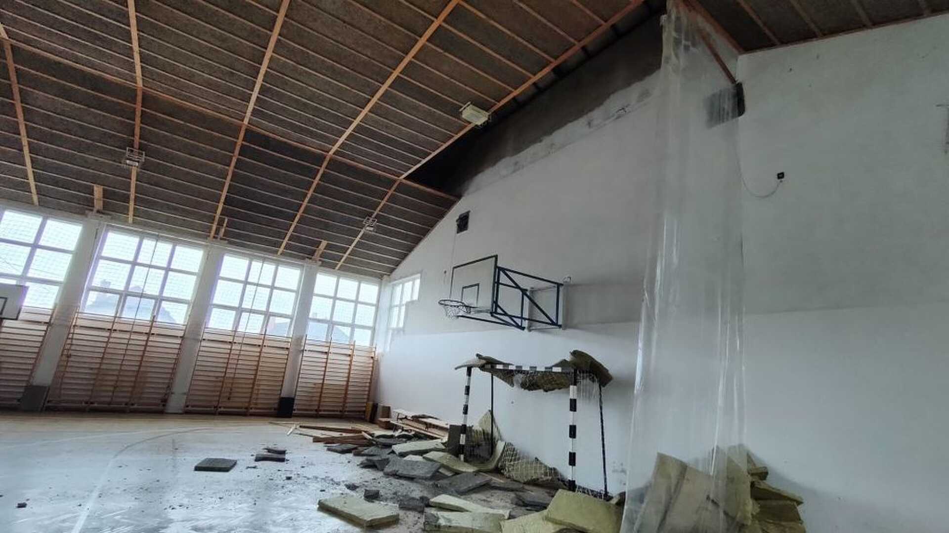 Leszakadt a toronyi spotrcsarnok mennyezete