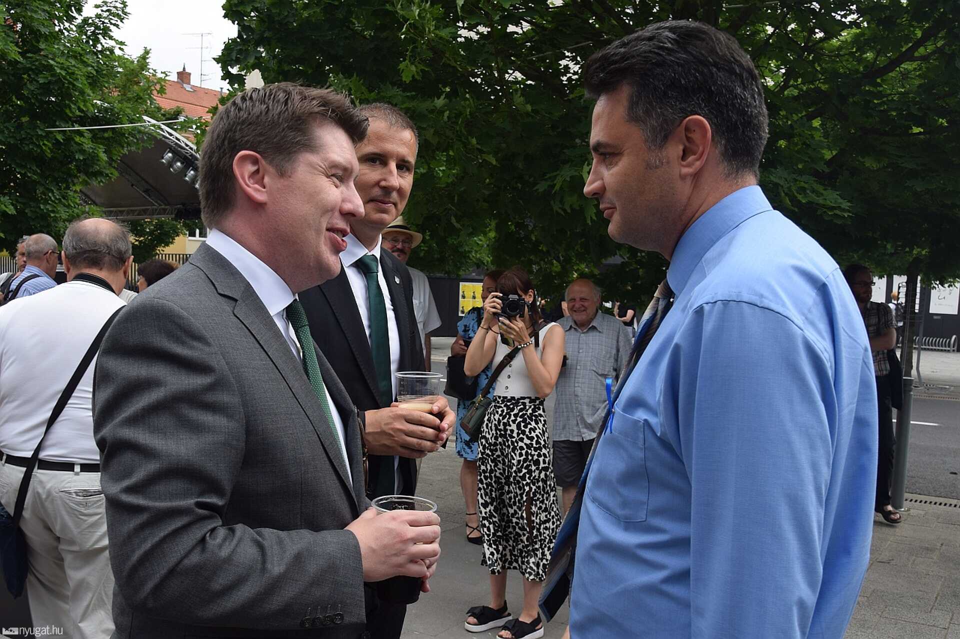 Bloomsday 2022, T. Takács kiállítás, sörcsapolás
